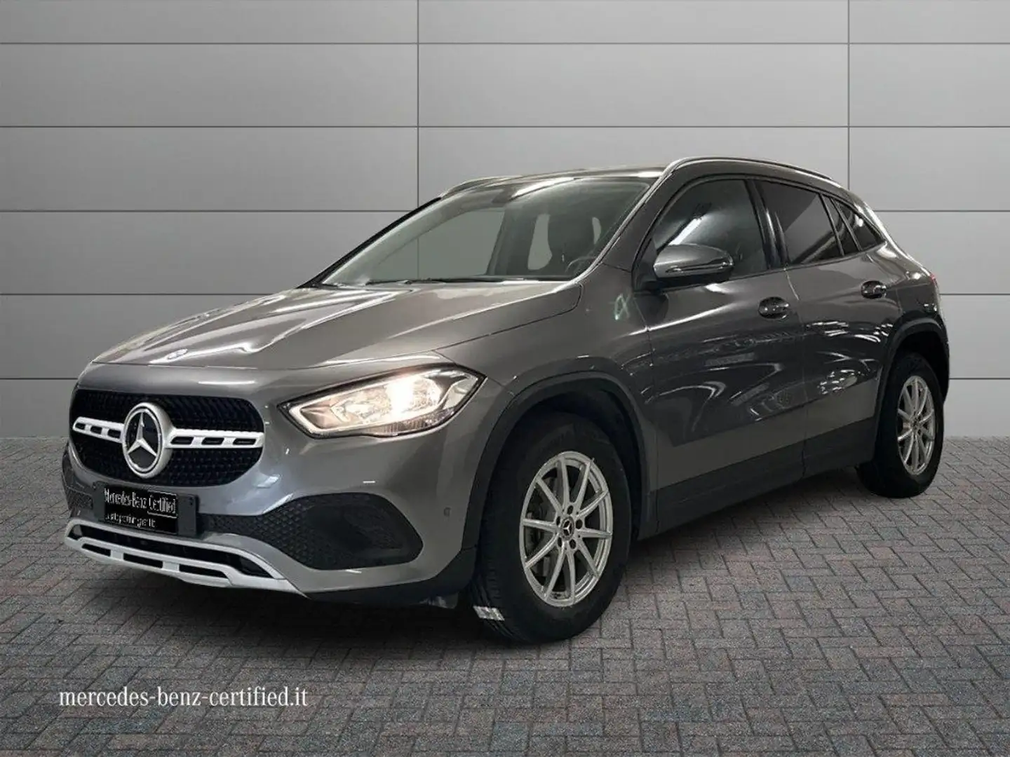 Mercedes-Benz GLA 180 Automatic Business Extra Gris - 1