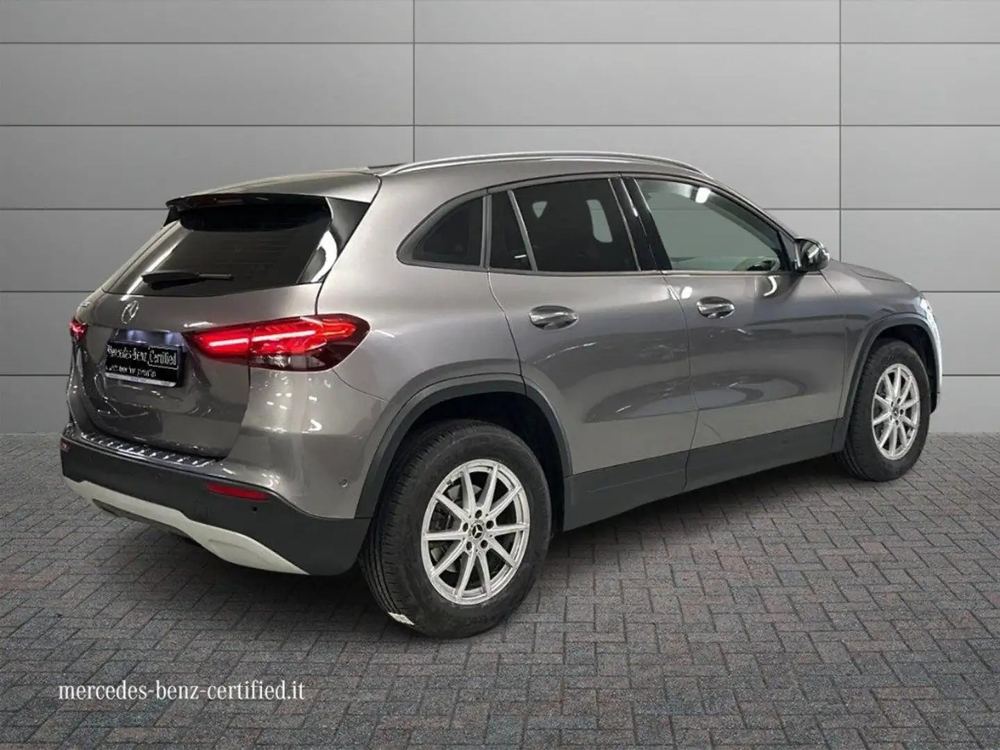 Mercedes-Benz GLA 180 Automatic Business Extra Gris - 2