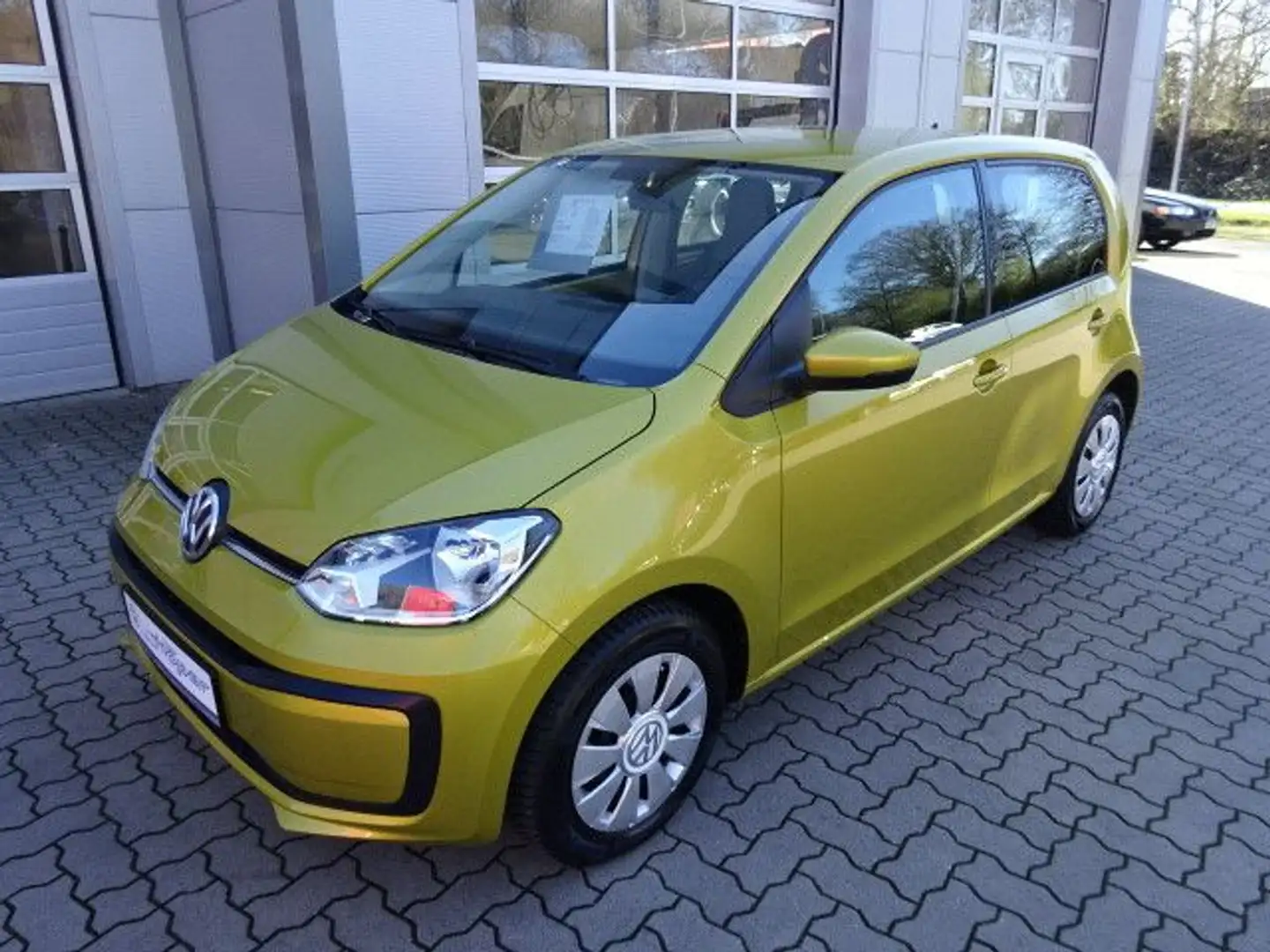 Volkswagen up! move up! +PDC Yellow - 1
