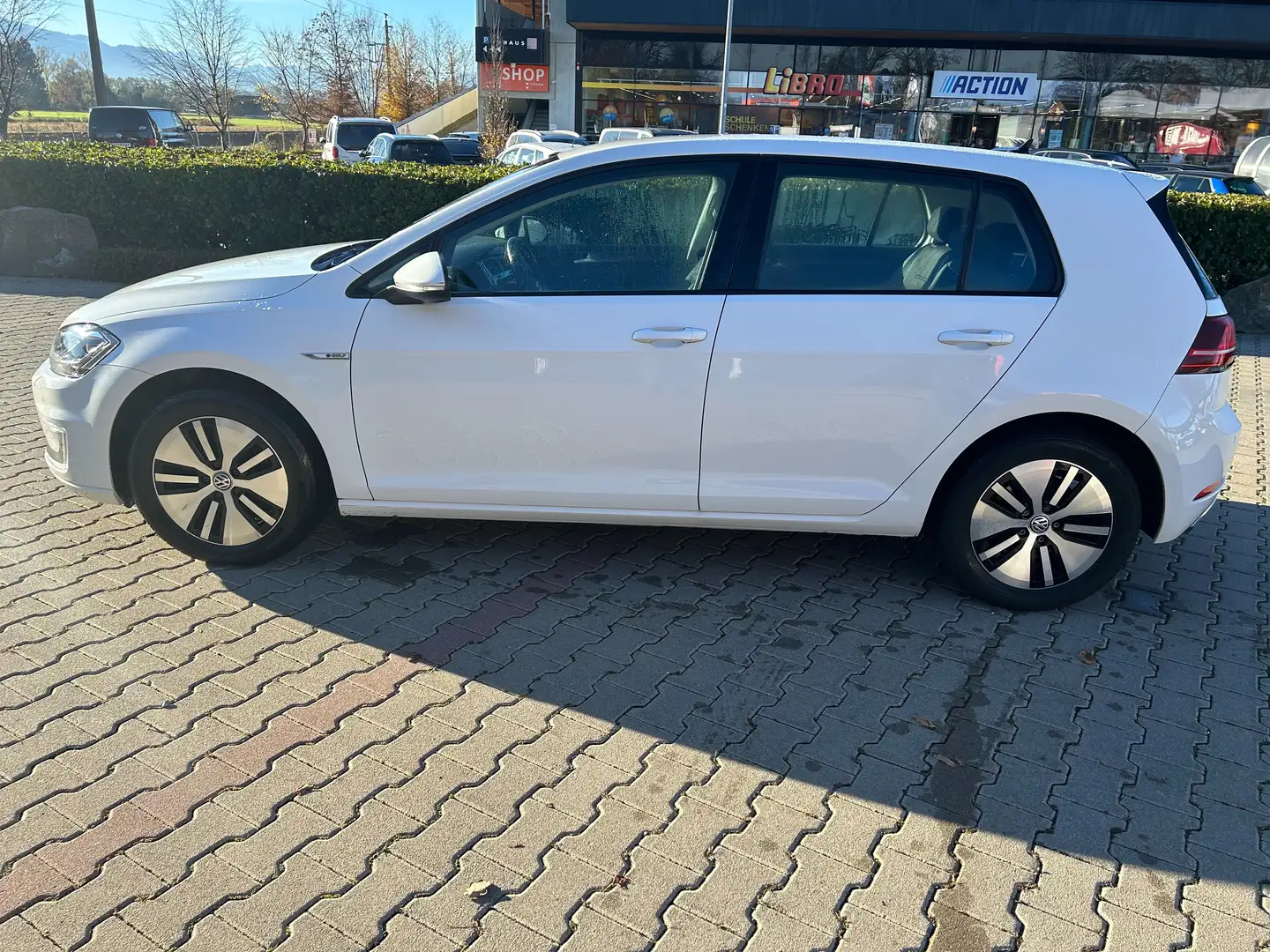 Volkswagen e-Golf 35,8kWh (mit Batterie)SHZ-NAVI-LED-APP Blanc - 1