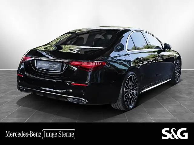 Mercedes-Benz S-Class view 3