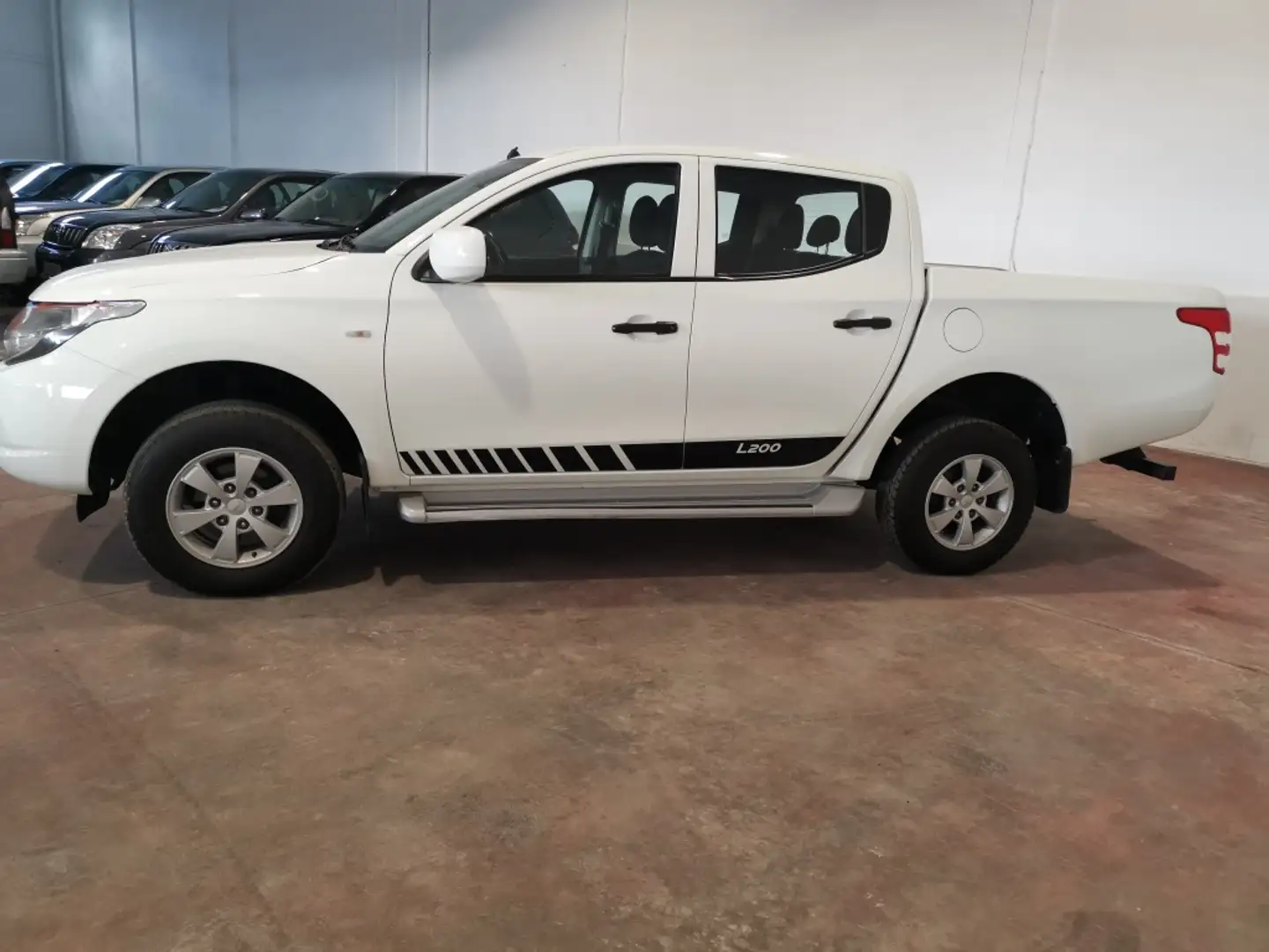 Mitsubishi L200 2.5DI-D Double Cab M-PRO Weiß - 2