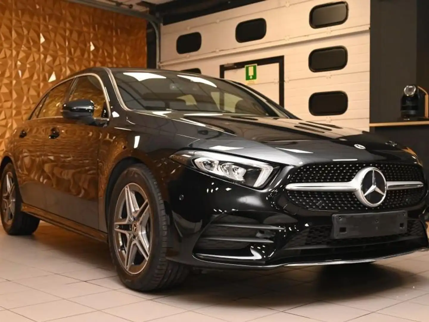 Mercedes-Benz A 250 e HYBRID EQ AMG LINE PREMIUM AUTO 360°NAVI FULL Schwarz - 2