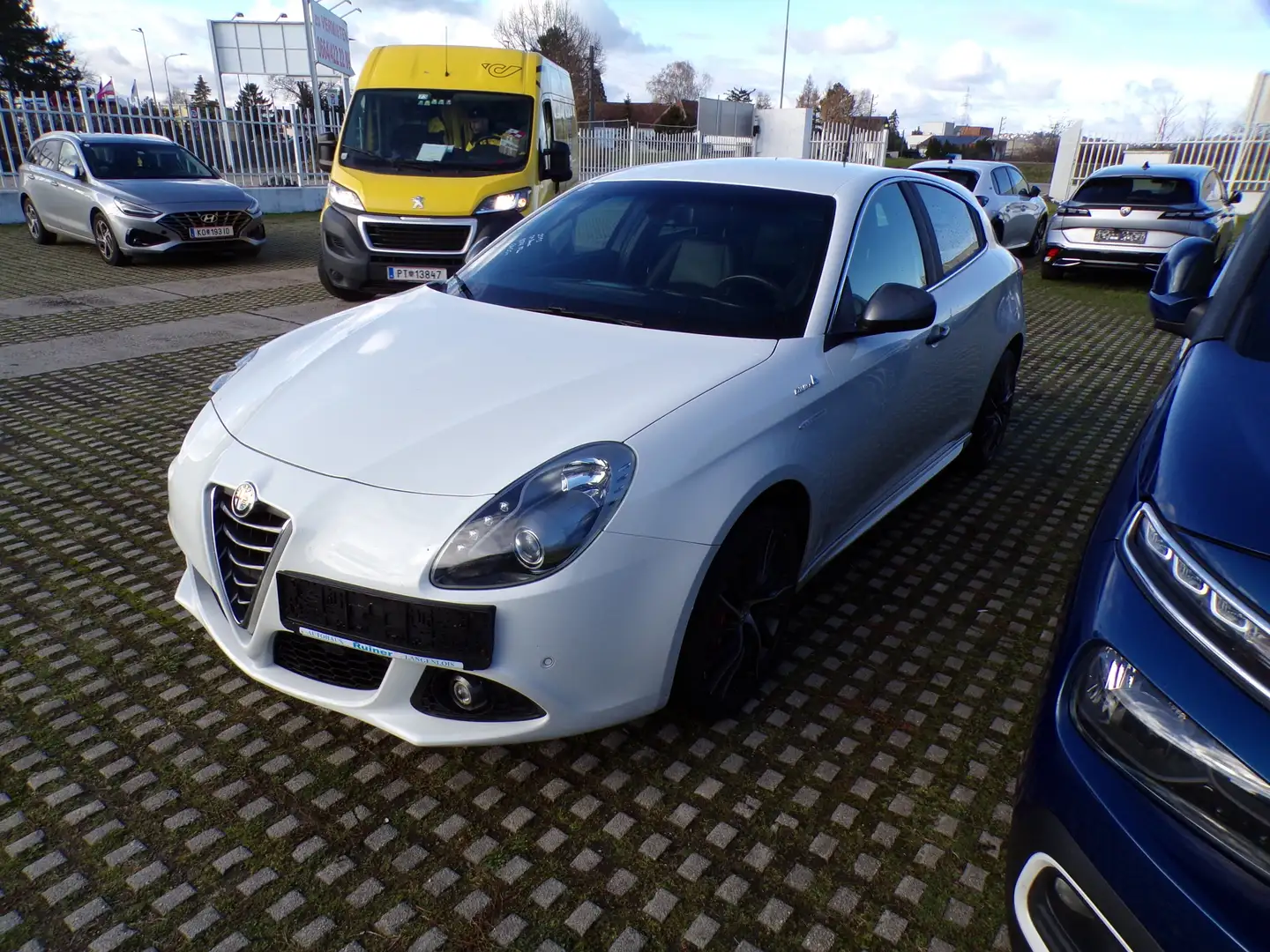Alfa Romeo Giulietta Turismo Weiß - 1