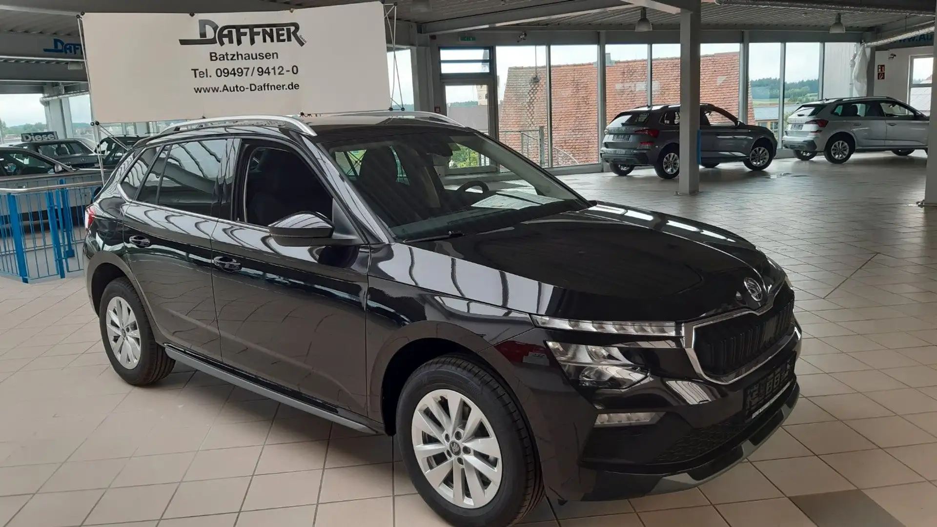 Skoda Kamiq 1.0 TSI 85kW DSG / SZHZG / AHK / PDC / DAB Schwarz - 2