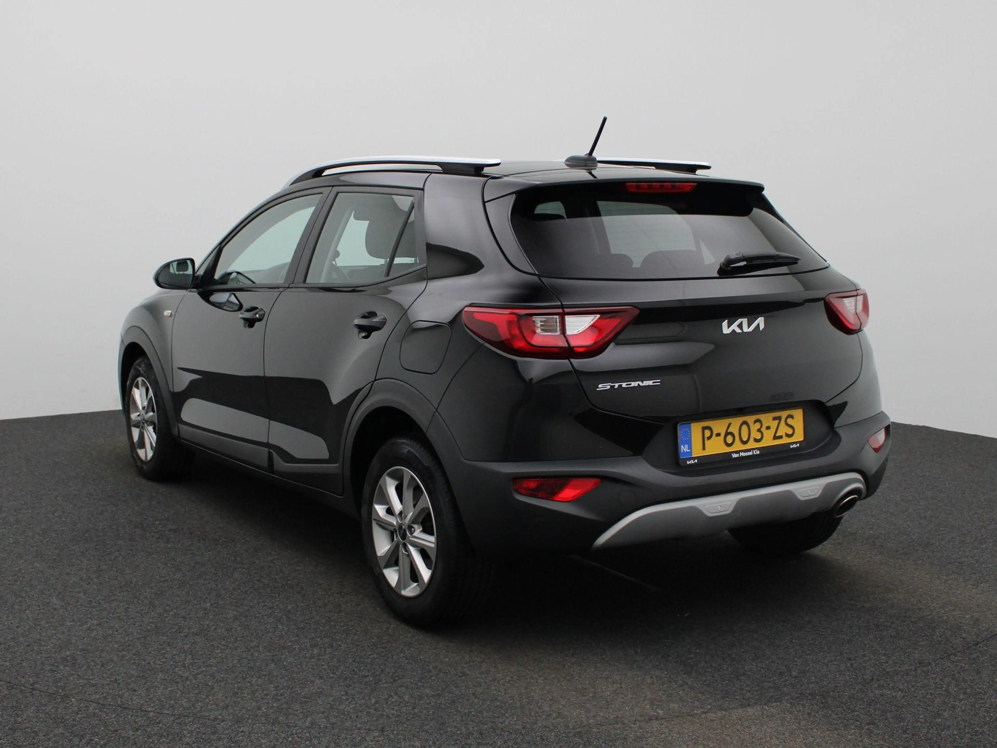Kia Stonic 1.0 T-GDi MHEV DynamicLine — photo 2