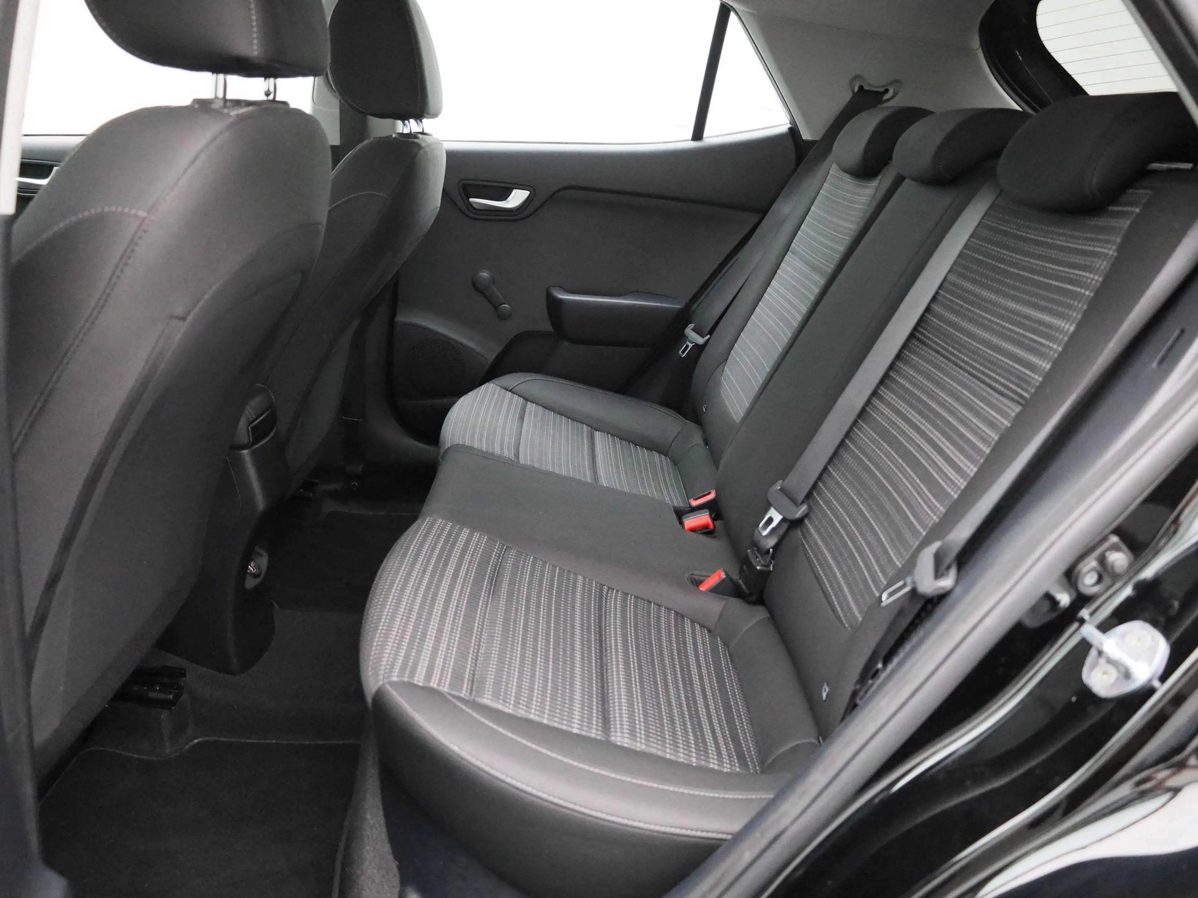 Kia Stonic 1.0 T-GDi MHEV DynamicLine — photo 11