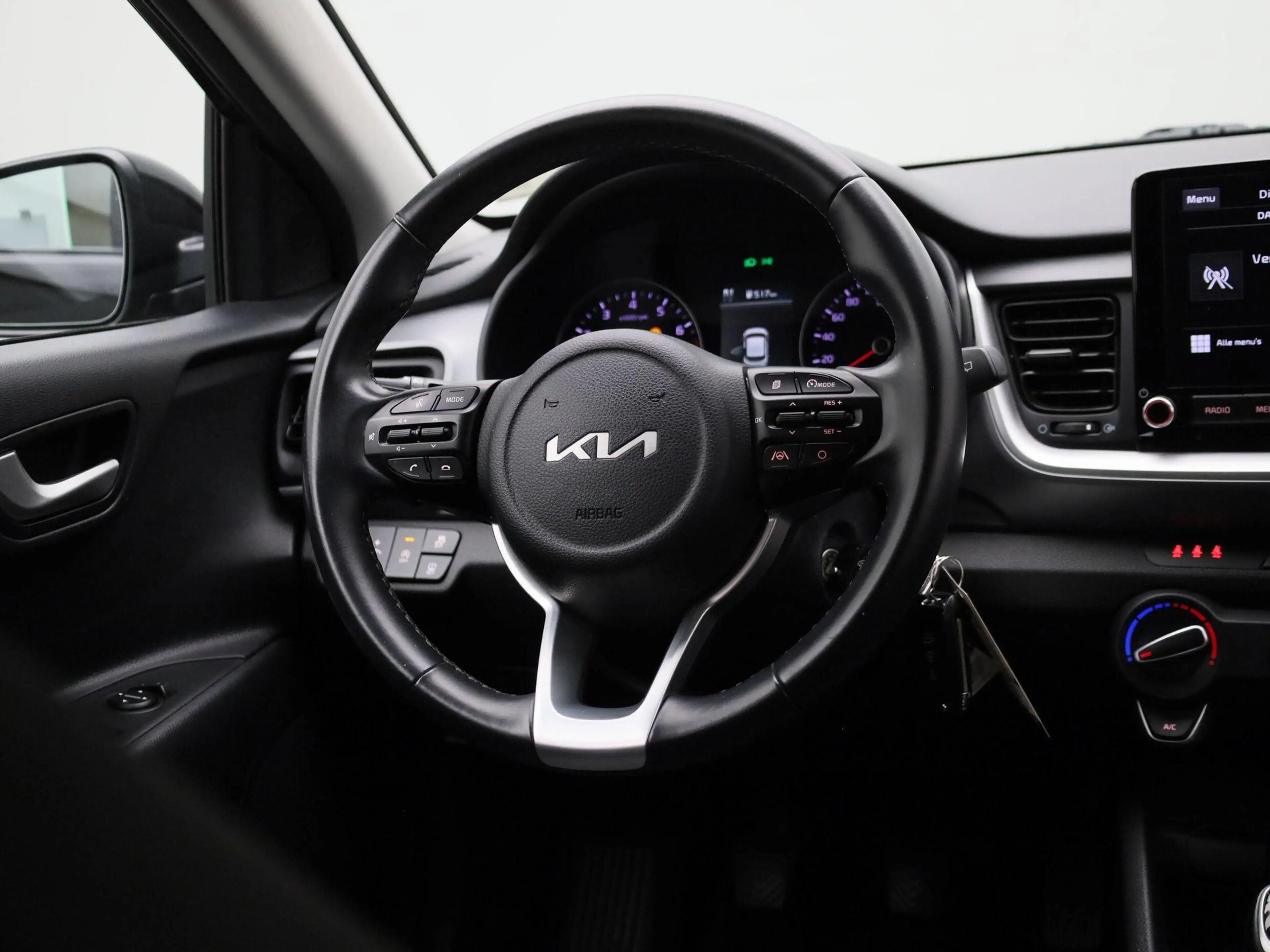 Kia Stonic 1.0 T-GDi MHEV DynamicLine — photo 9