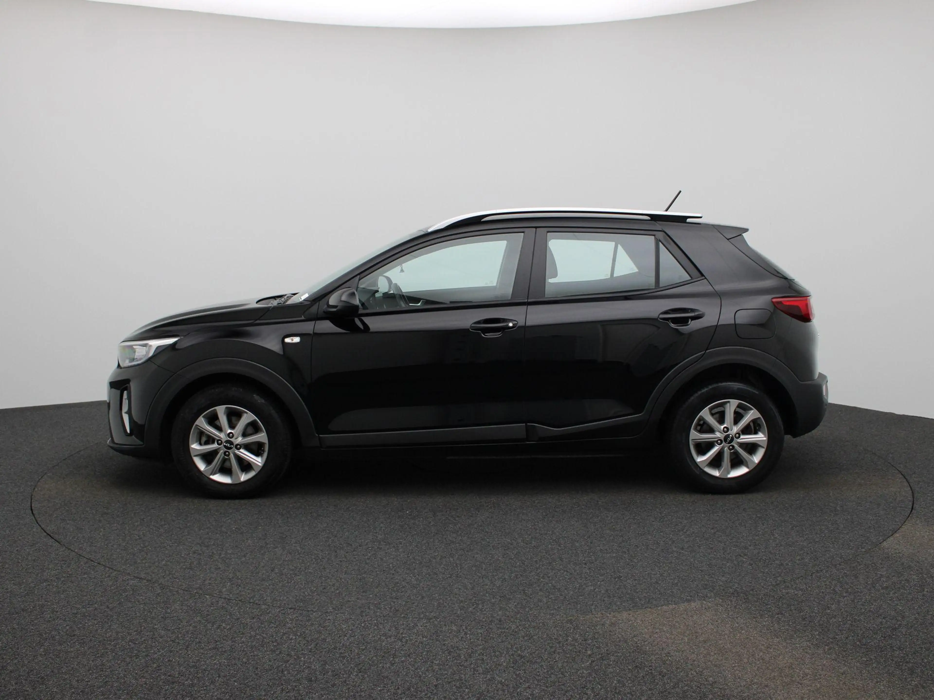 Kia Stonic 1.0 T-GDi MHEV DynamicLine — photo 4