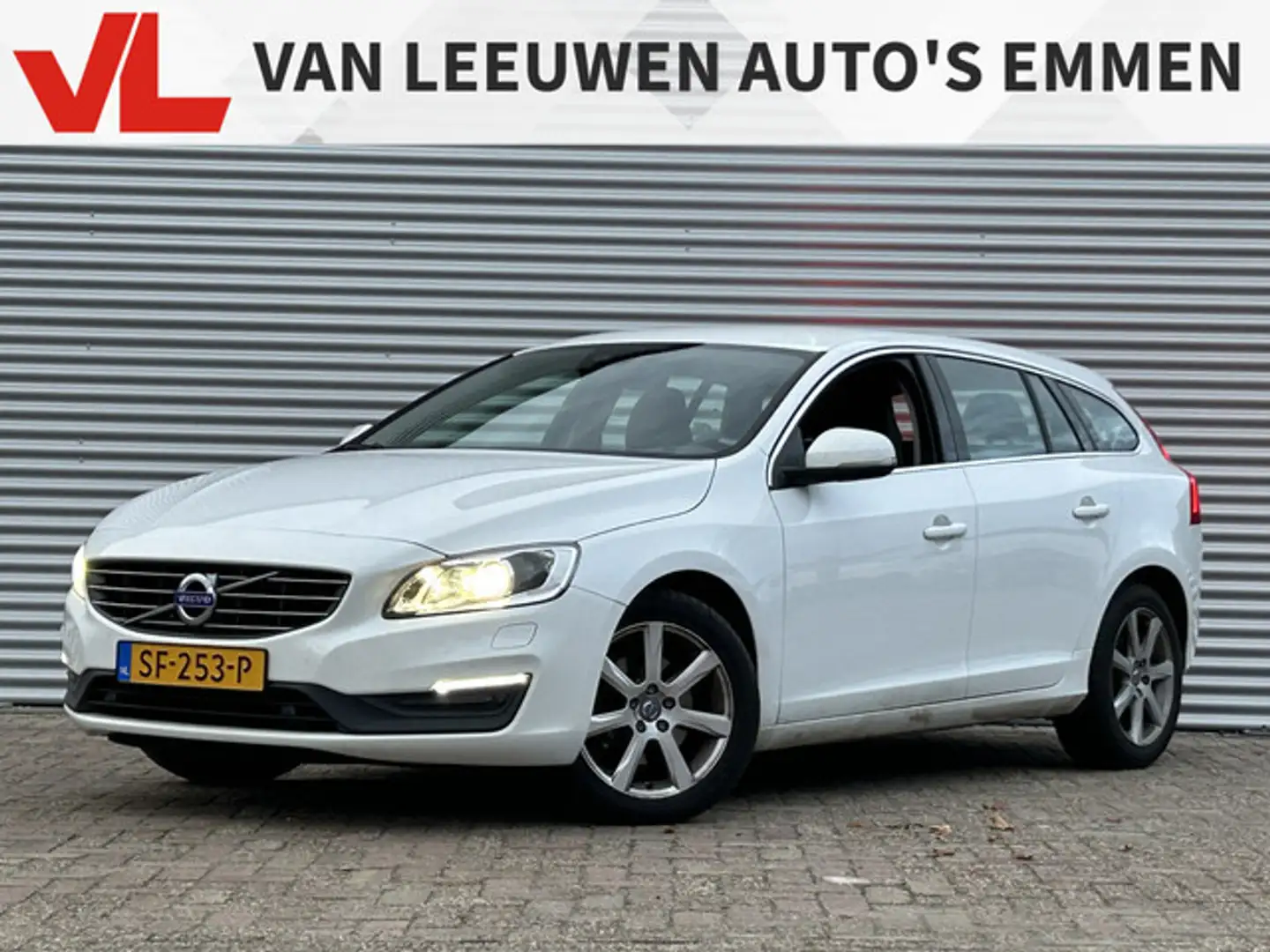 Volvo V60 1.5 T3 Polar+ | APK 29-12-2026 | Automaat | Stoelv Білий - 1