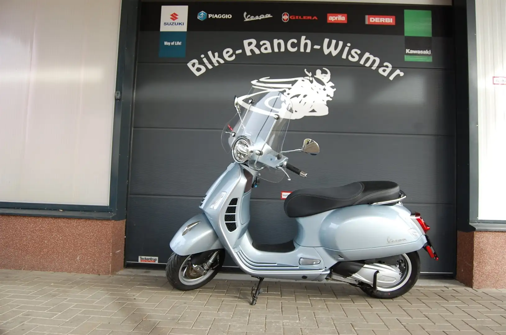 Vespa GTS 300 Top Zustand Silber - 2