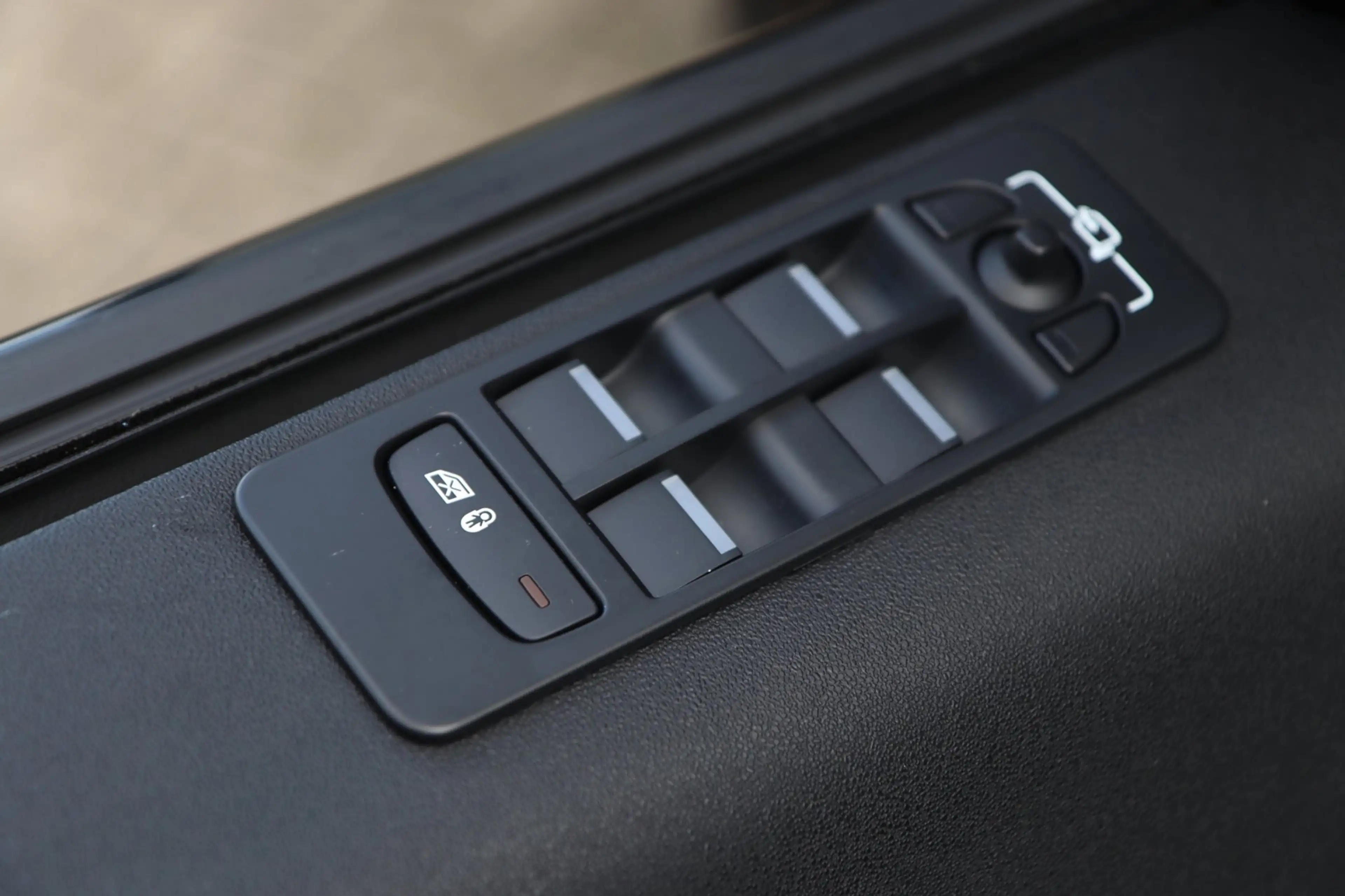 Land Rover Discovery Sport P300e 1.5 R-Dynamic SE / PANO / MEMORY / ACC / MER — photo 28