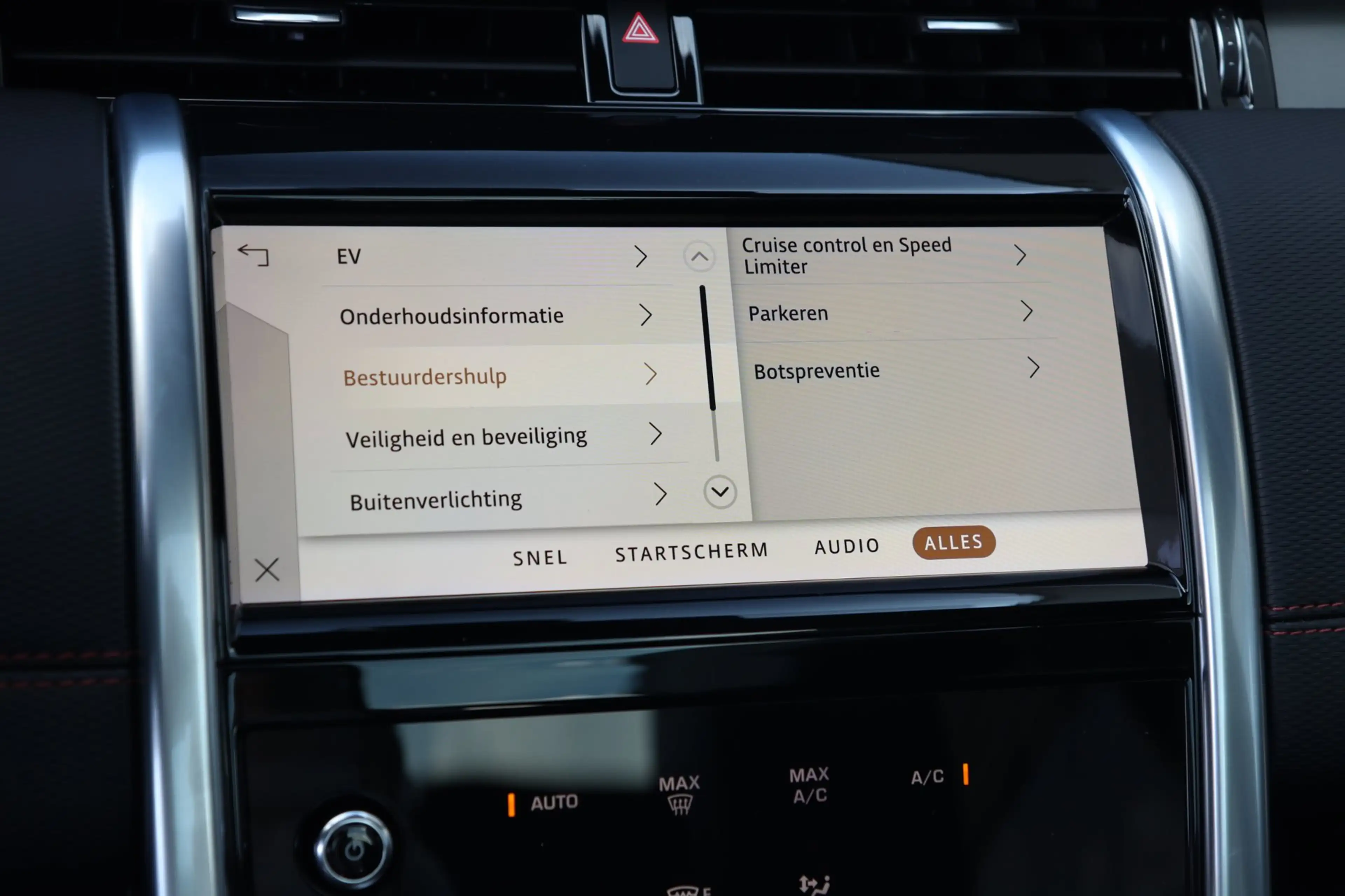 Land Rover Discovery Sport P300e 1.5 R-Dynamic SE / PANO / MEMORY / ACC / MER — photo 20