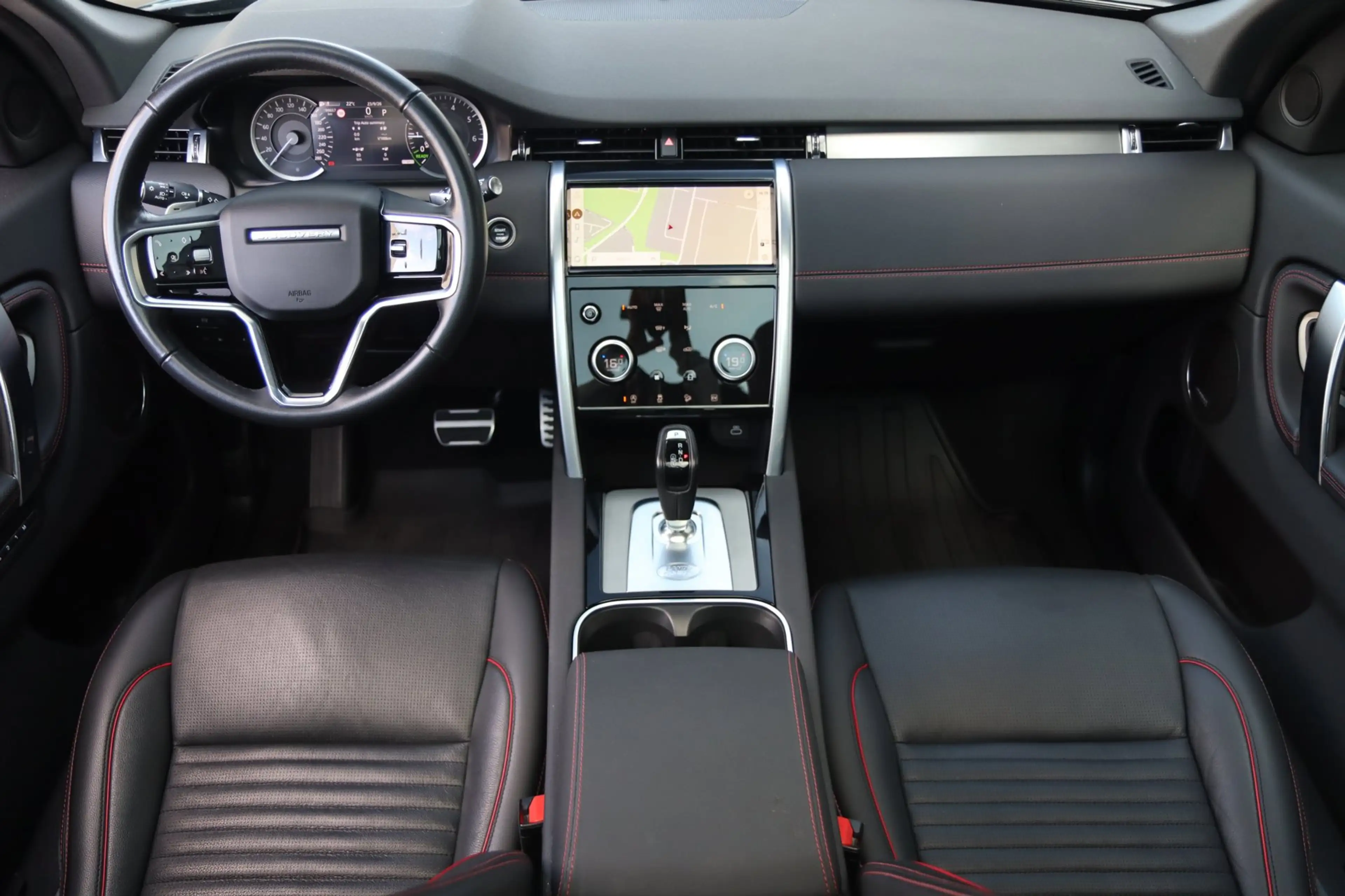 Land Rover Discovery Sport P300e 1.5 R-Dynamic SE / PANO / MEMORY / ACC / MER — photo 6