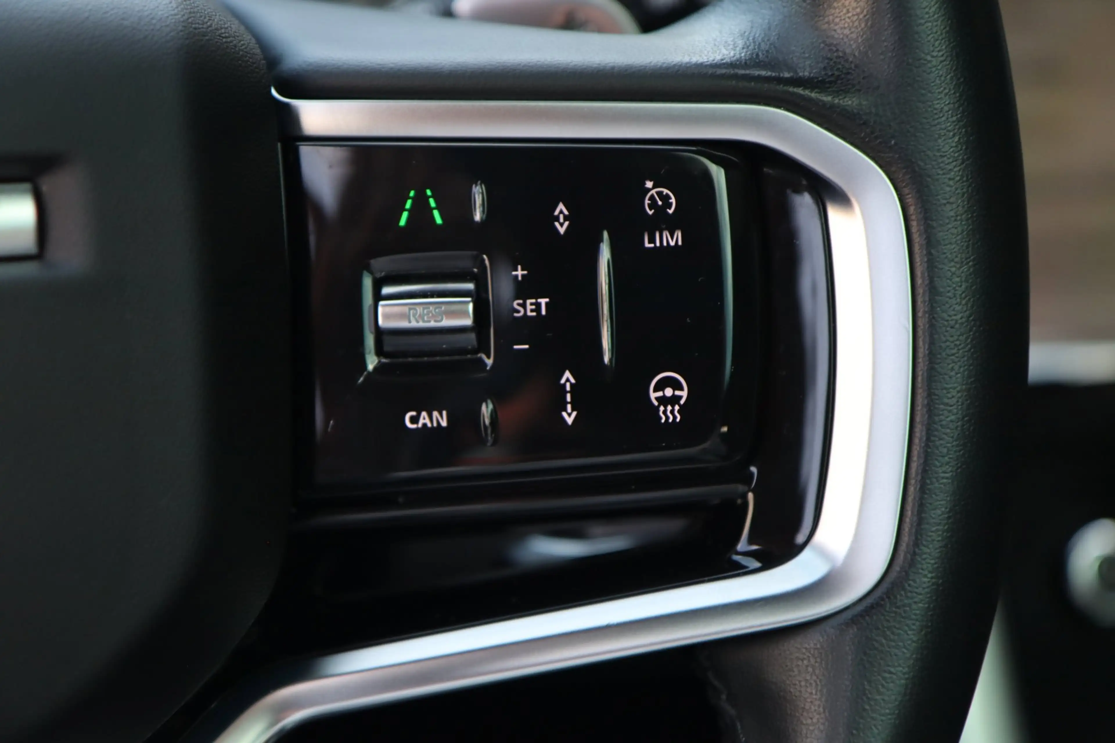 Land Rover Discovery Sport P300e 1.5 R-Dynamic SE / PANO / MEMORY / ACC / MER — photo 14