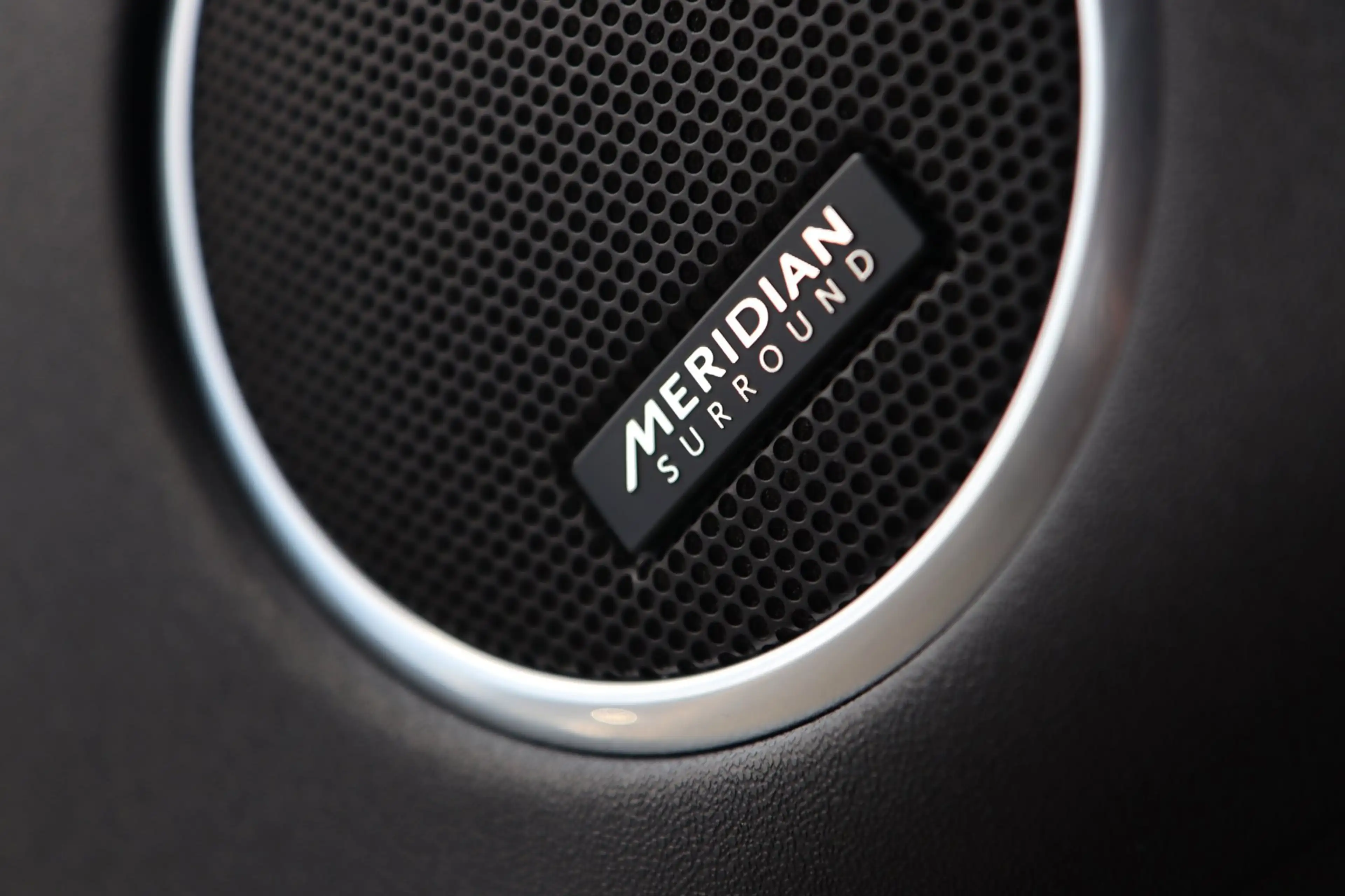 Land Rover Discovery Sport P300e 1.5 R-Dynamic SE / PANO / MEMORY / ACC / MER — photo 16