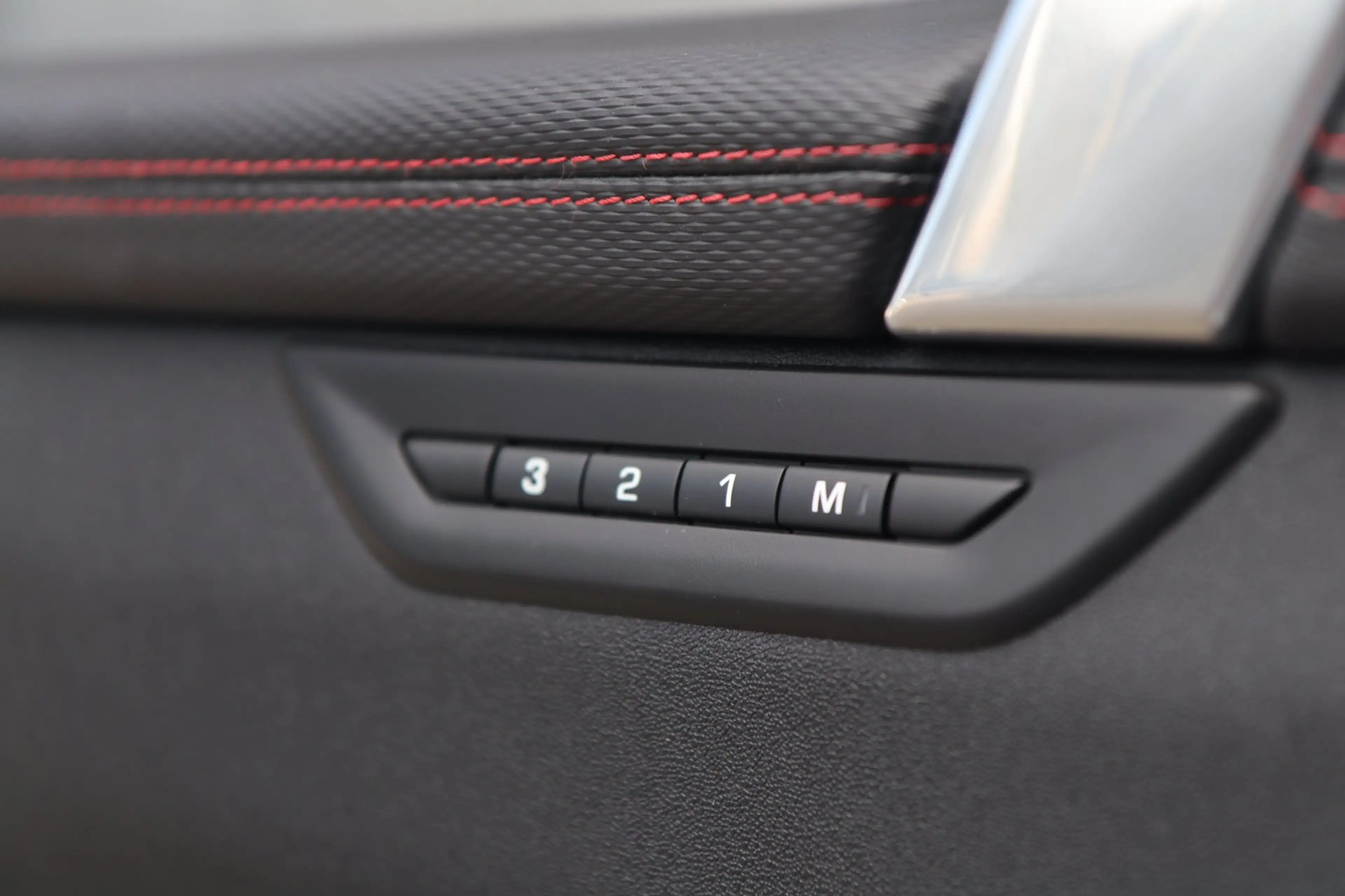 Land Rover Discovery Sport P300e 1.5 R-Dynamic SE / PANO / MEMORY / ACC / MER — photo 11