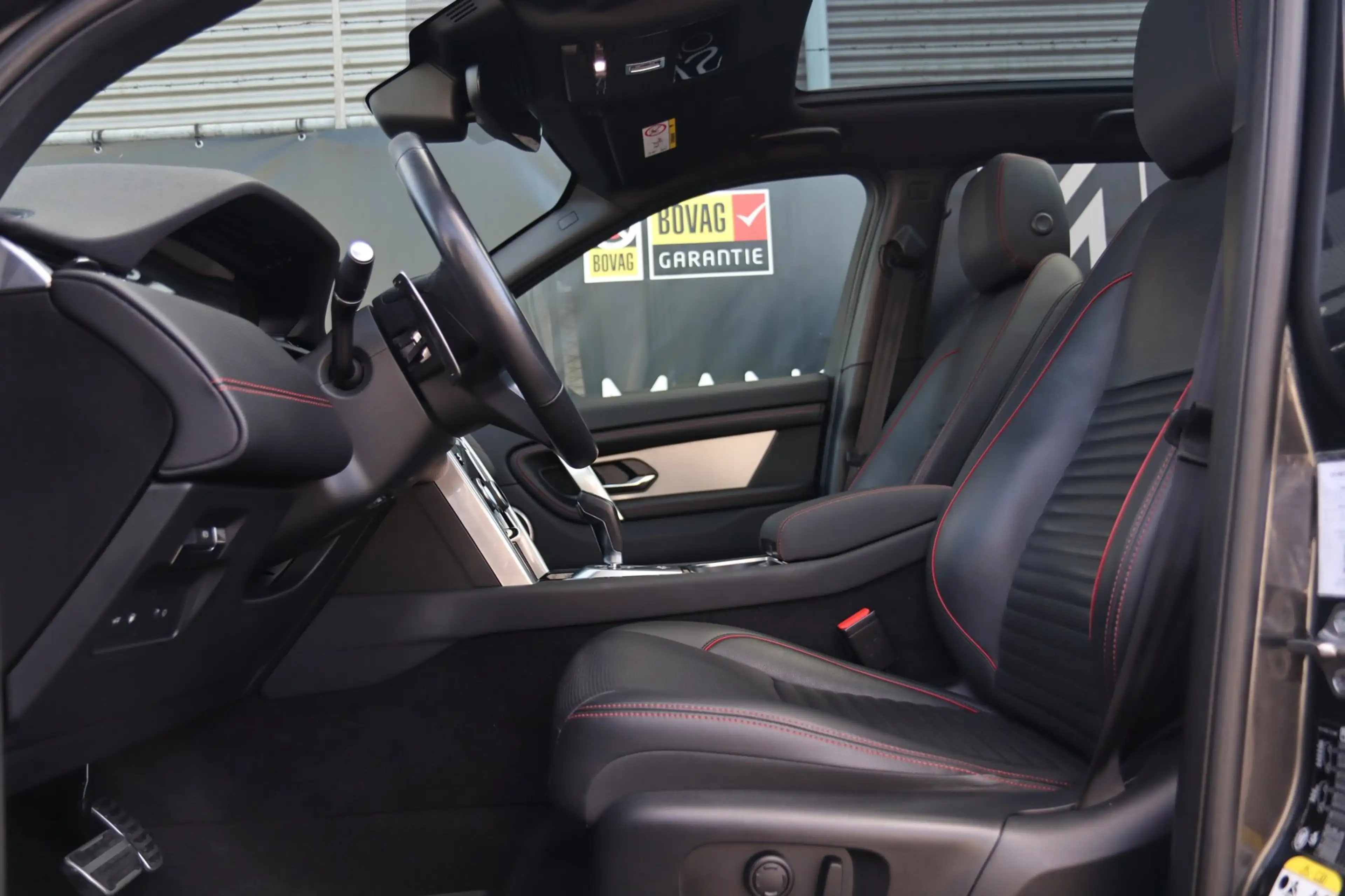 Land Rover Discovery Sport P300e 1.5 R-Dynamic SE / PANO / MEMORY / ACC / MER — photo 23