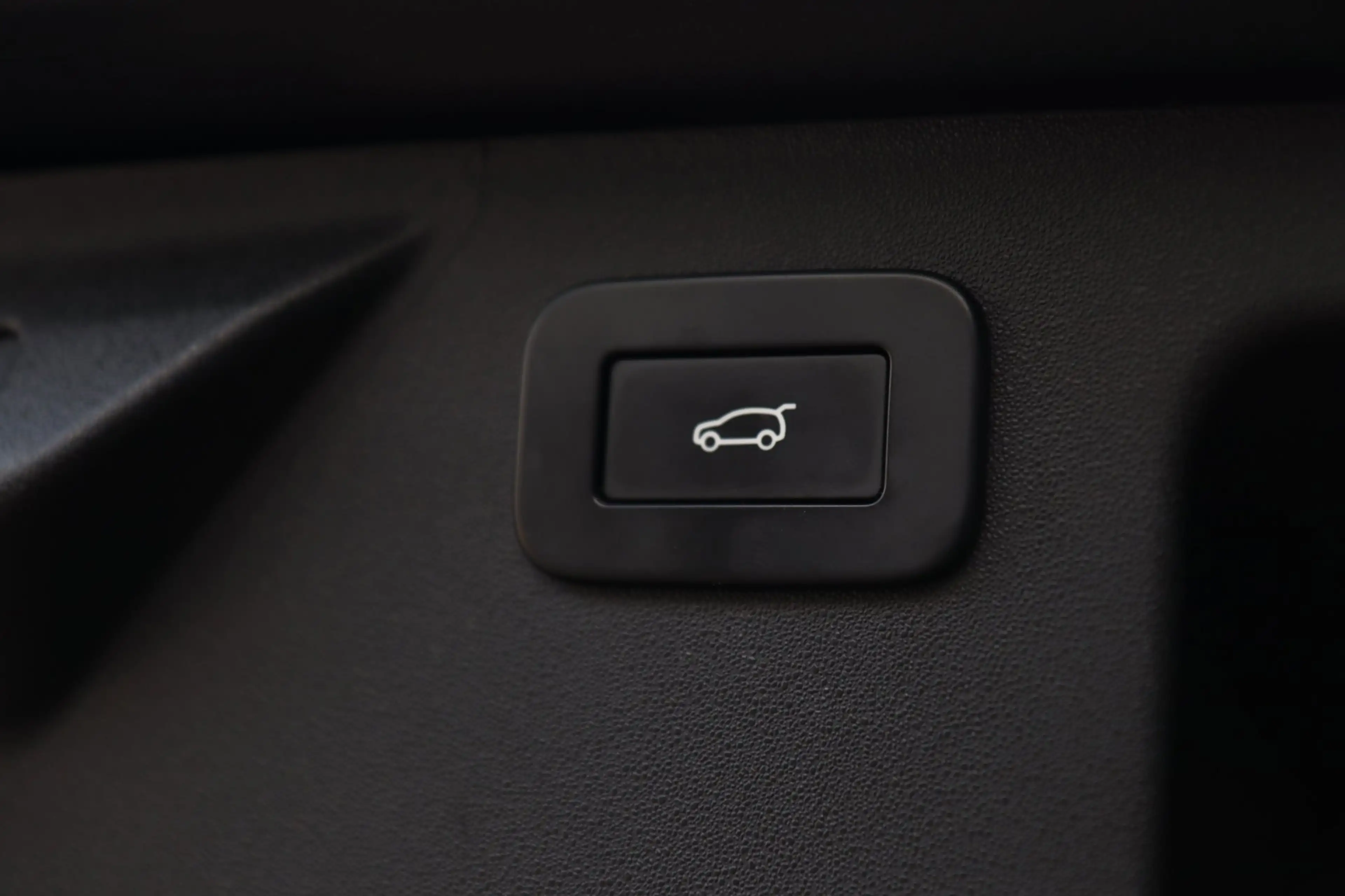 Land Rover Discovery Sport P300e 1.5 R-Dynamic SE / PANO / MEMORY / ACC / MER — photo 35