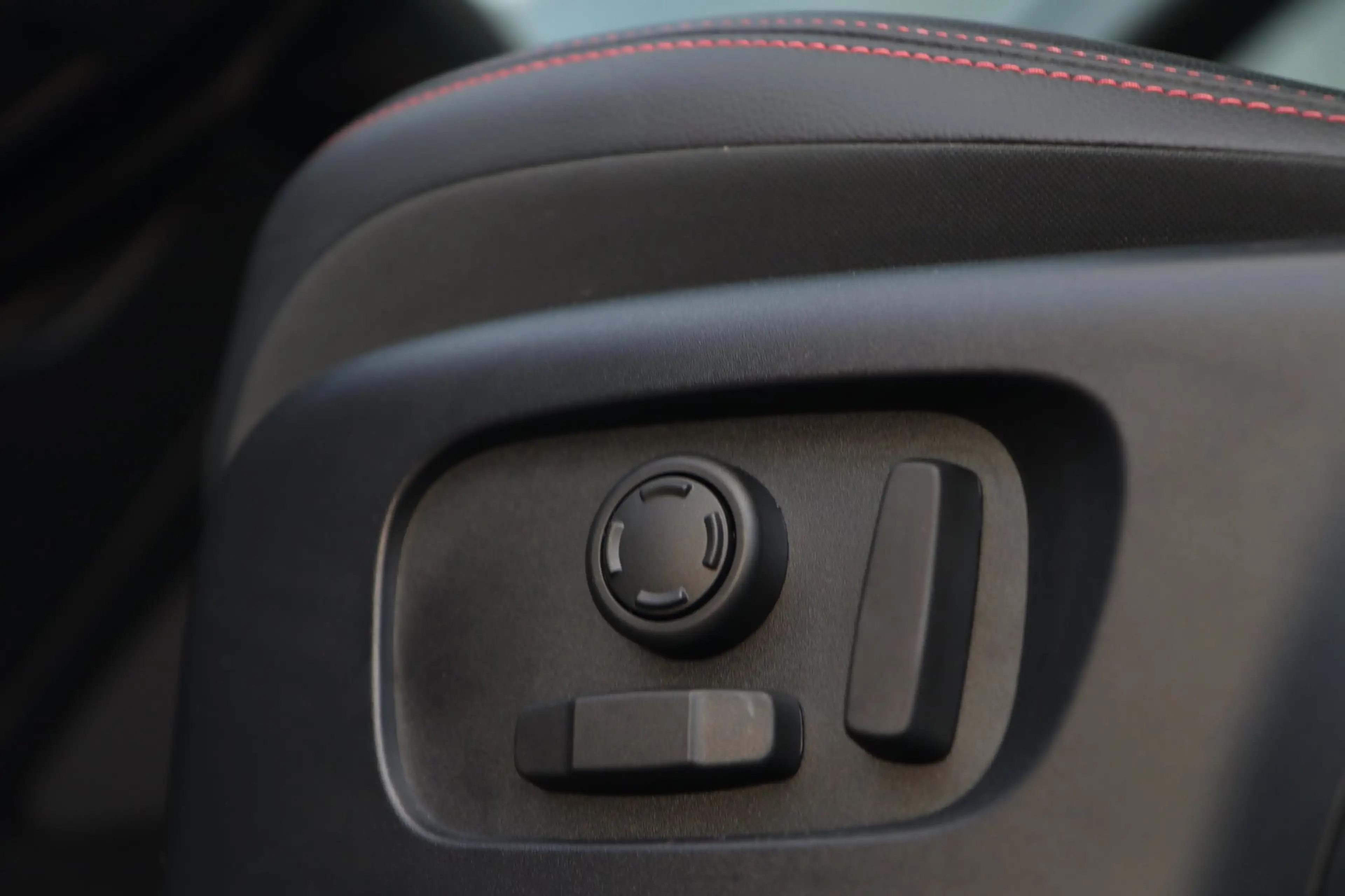 Land Rover Discovery Sport P300e 1.5 R-Dynamic SE / PANO / MEMORY / ACC / MER — photo 12