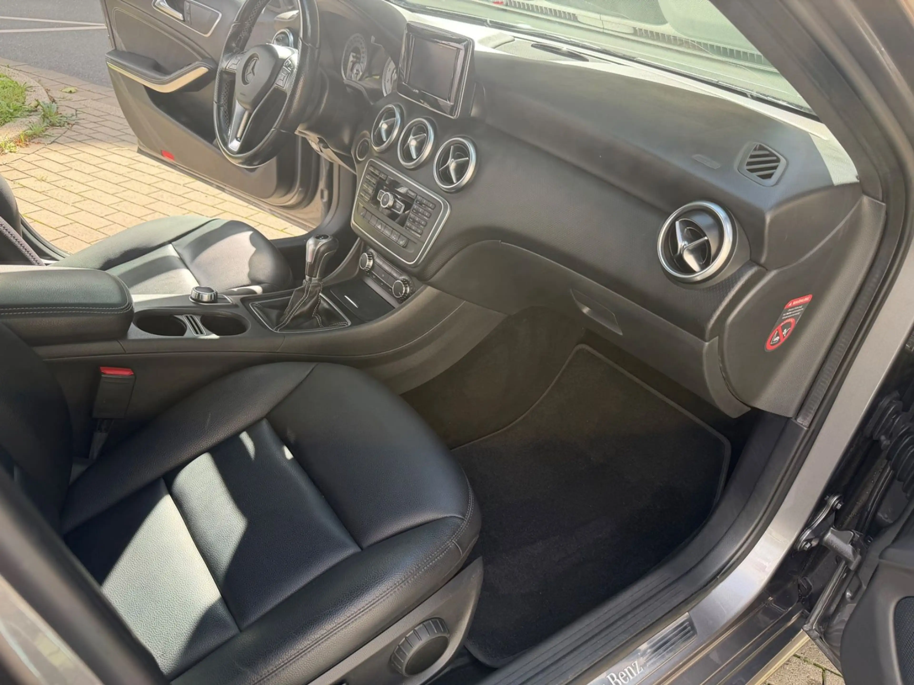 Mercedes-Benz A 180 *EURO 6*PDC*SHZ*VOLLLEDER* — photo 8
