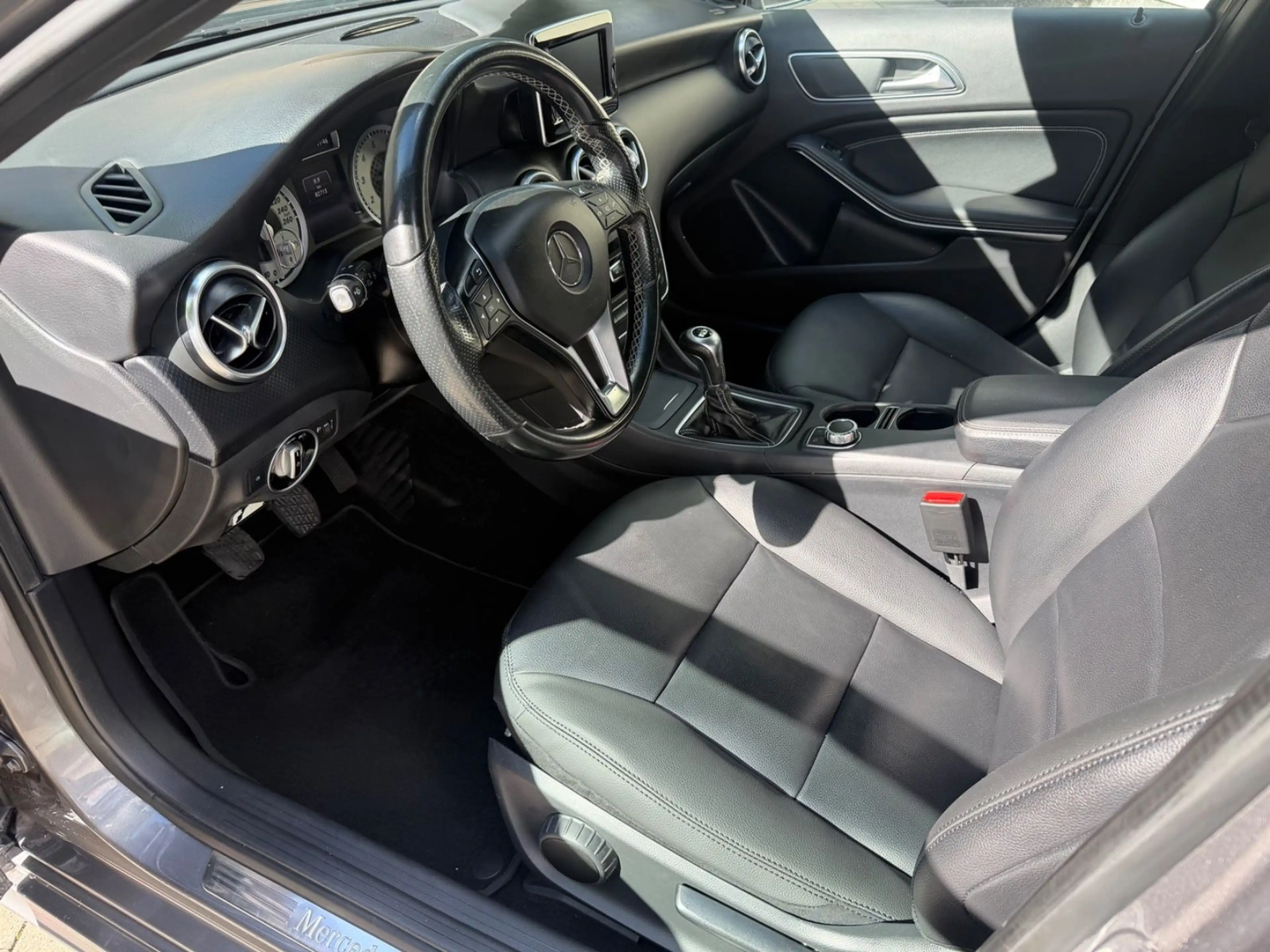 Mercedes-Benz A 180 *EURO 6*PDC*SHZ*VOLLLEDER* — photo 7