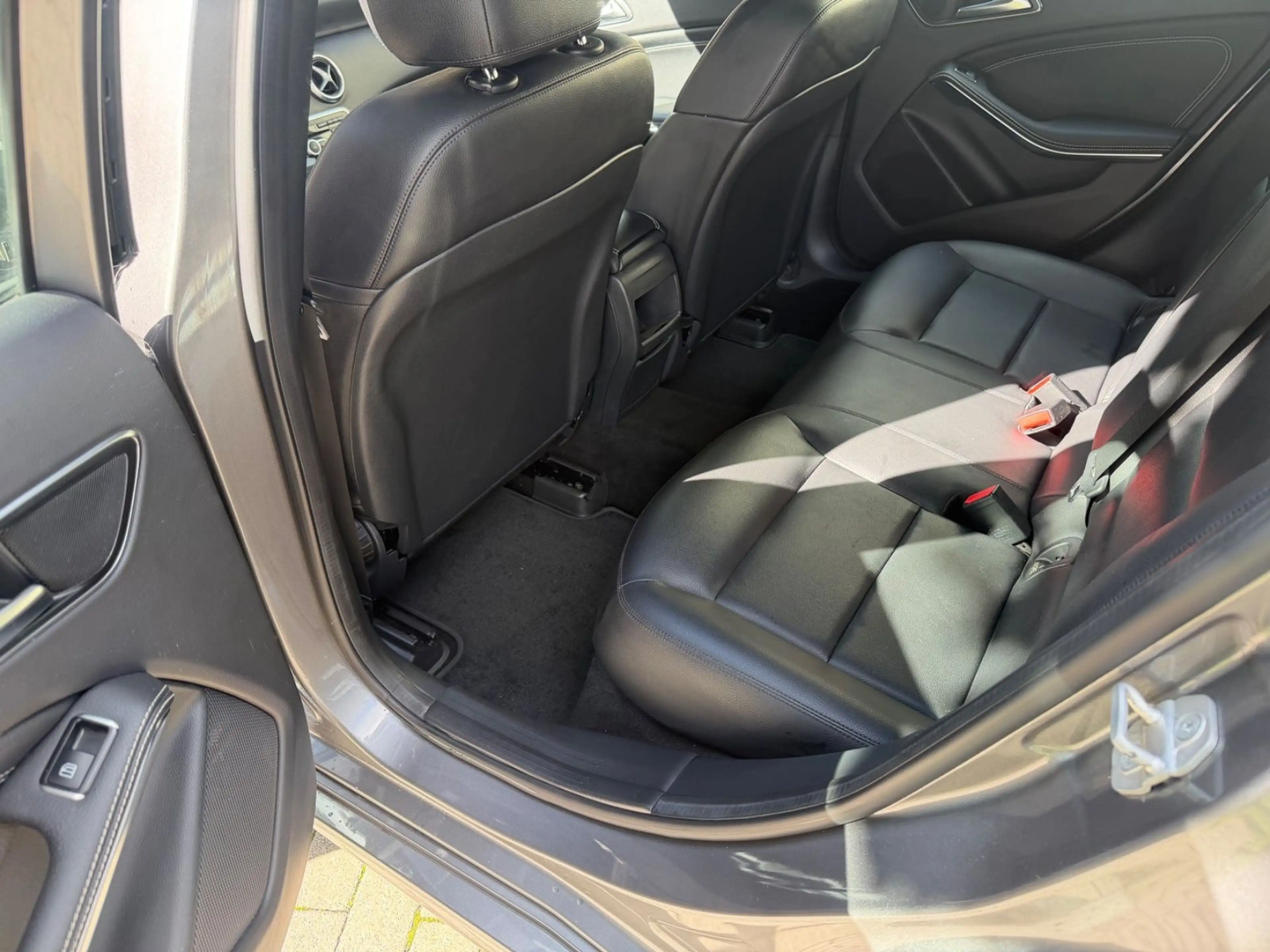 Mercedes-Benz A 180 *EURO 6*PDC*SHZ*VOLLLEDER* — photo 9