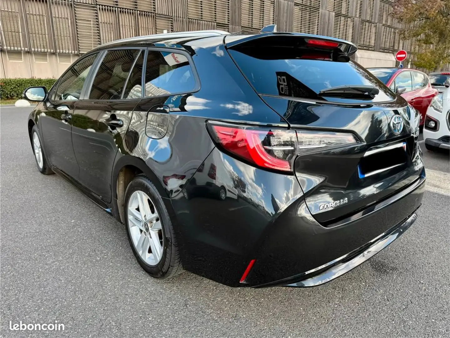 Toyota Corolla touring sport hydride 1.8 122h collection 1ere main-entretien toyota- carplay sans fil- ath- hayon main libre... Noir - 2