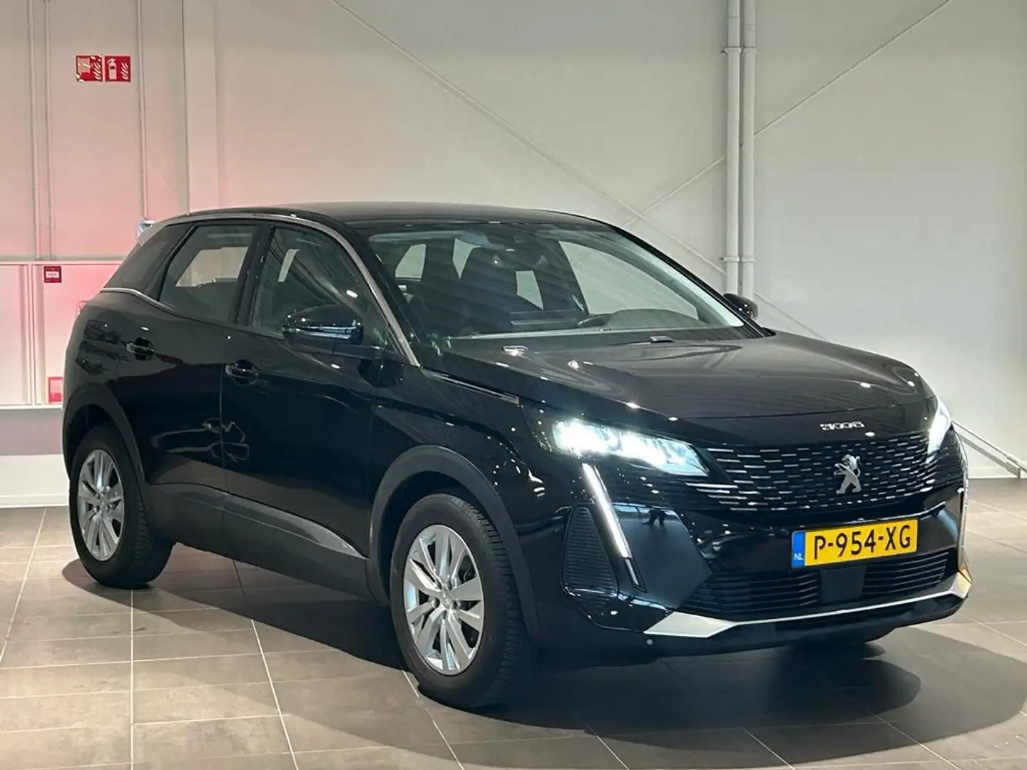 Peugeot 3008 1.2 Active Pack Business | CAMERA | CARPLAY |NAVI Zwart - 2