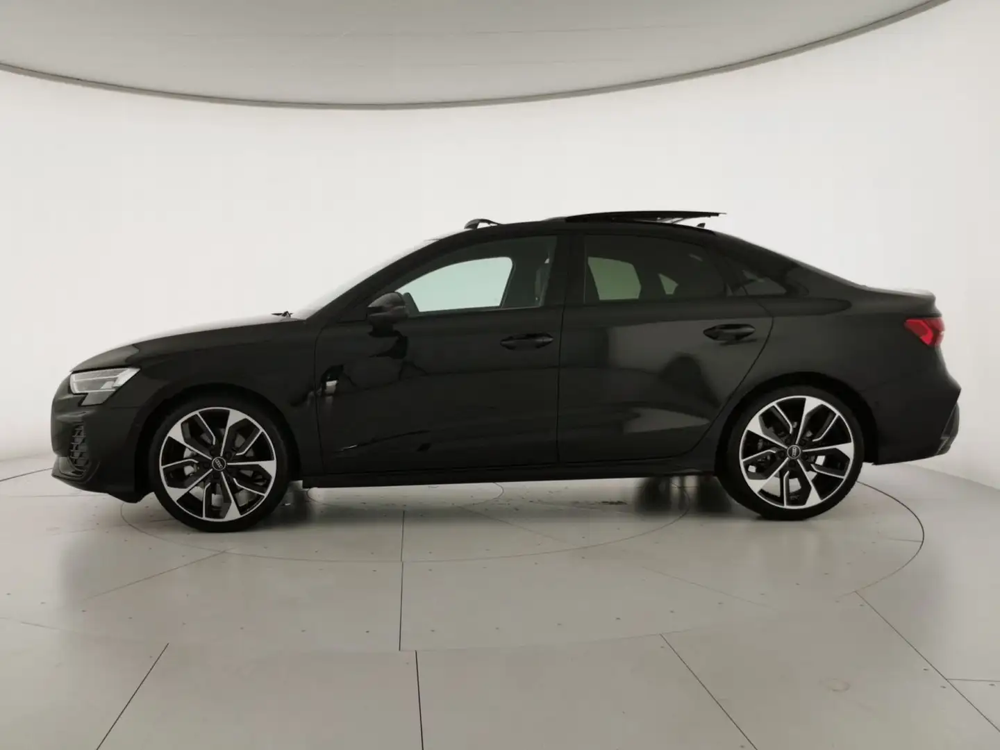 Audi A3 Sedan 35 TFSI S tronic S line edition Zwart - 2