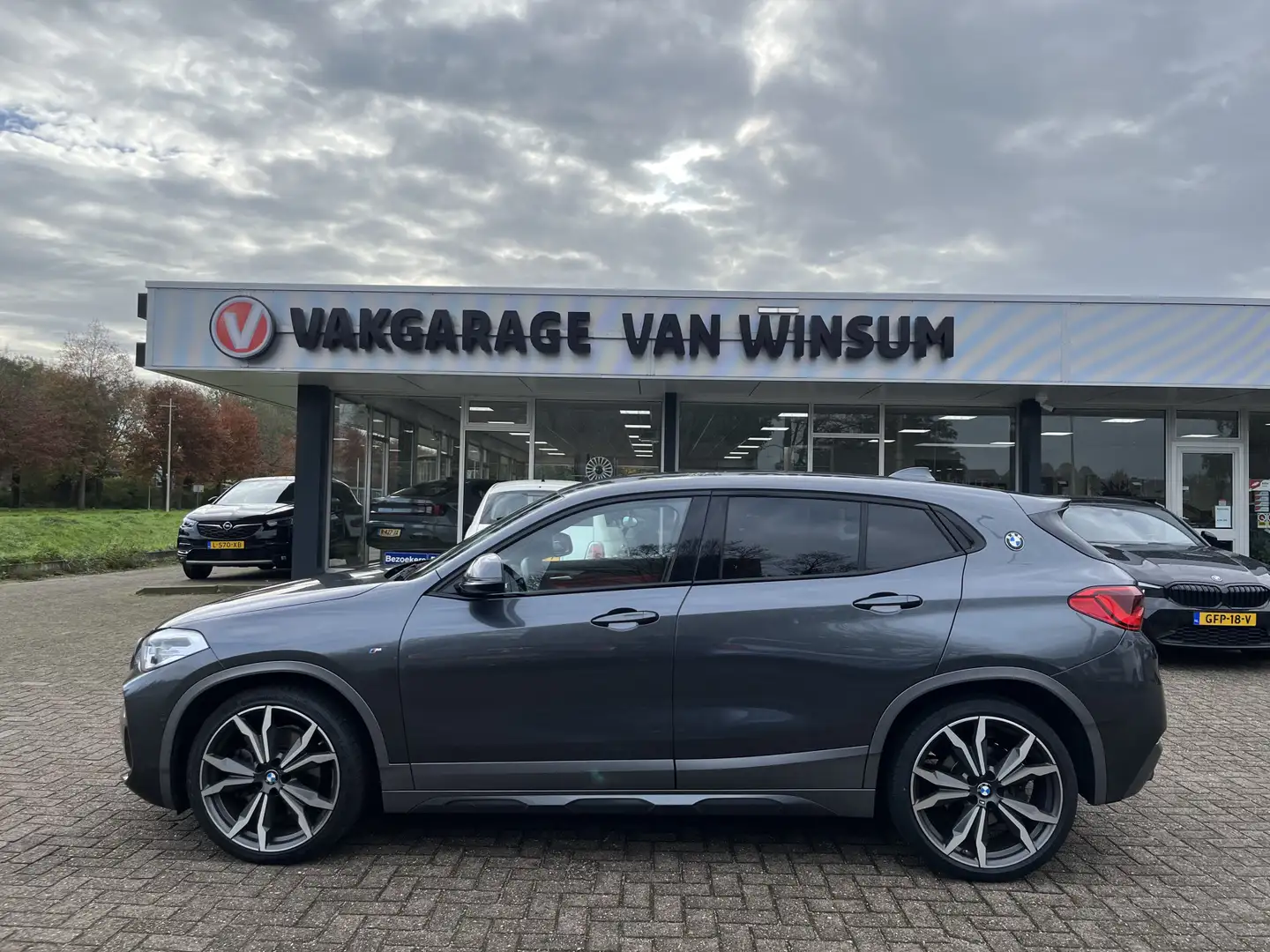 BMW X2 sDrive20i High Executive Nap Ned Auto Grijs - 2
