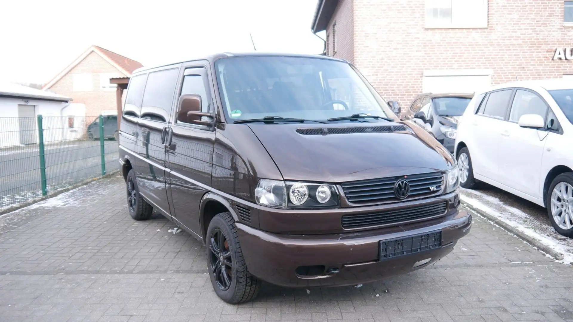 Volkswagen T4 Caravelle 2.5 syncro Marrón - 1