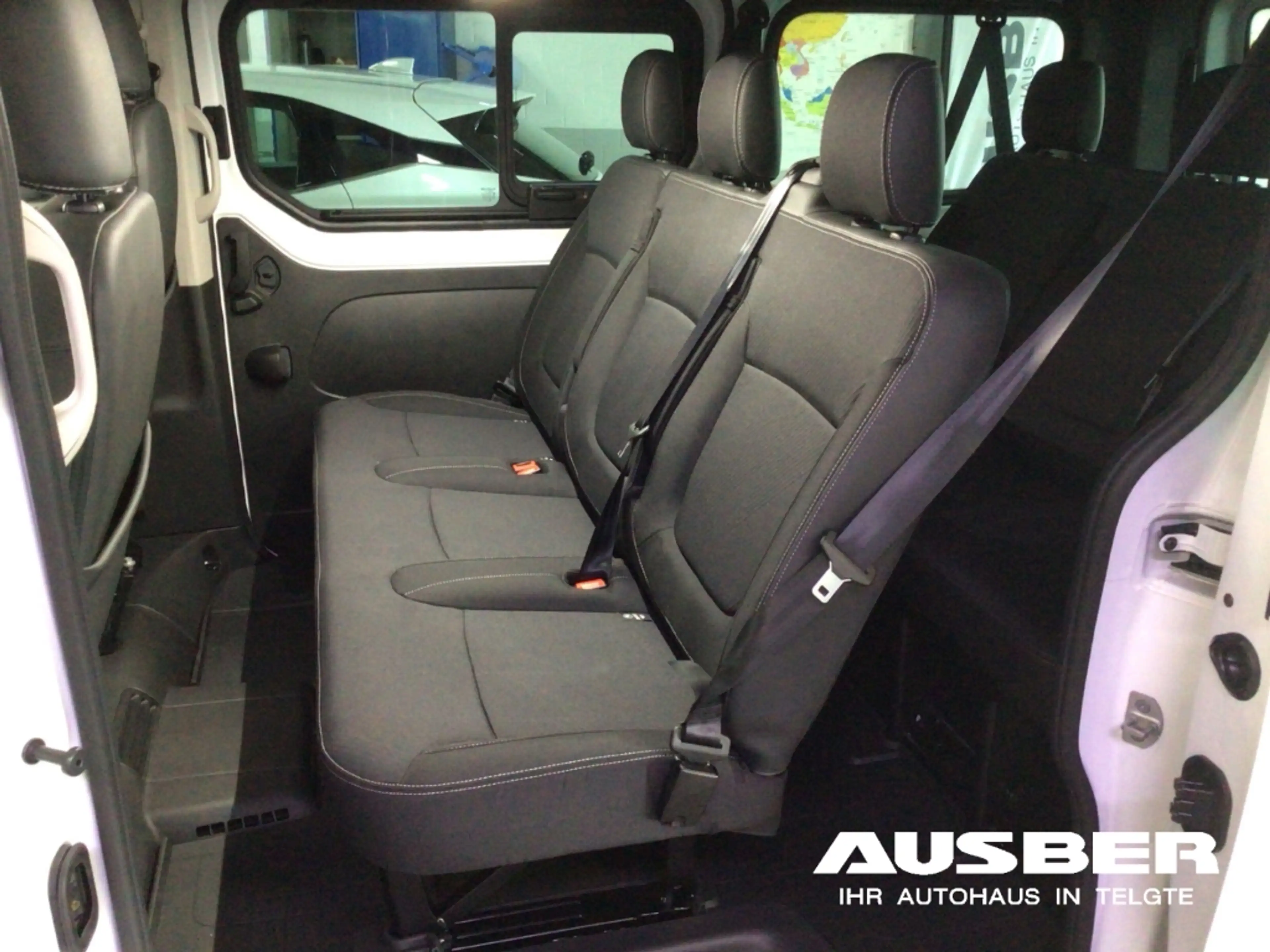 Nissan Primastar Kombi L1H1 Heckklappe 8Sitzer 2,8t Tekna Ganzjahre — photo 7