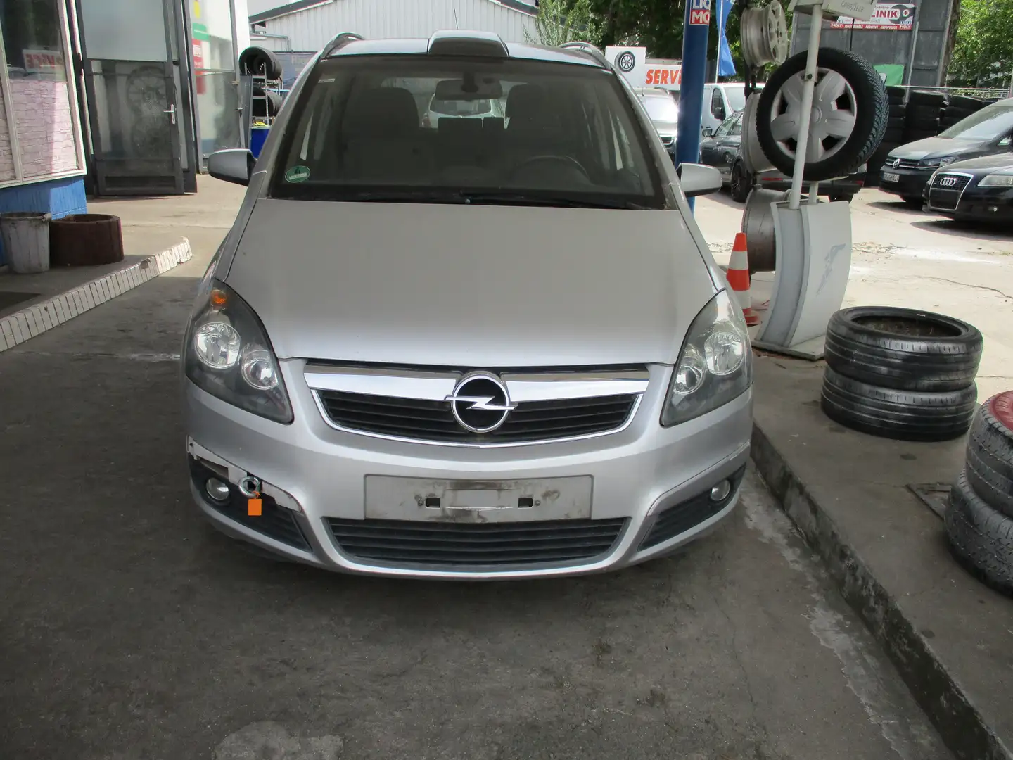 Opel Zafira Cosmo MOTORSCHADEN Silber - 1