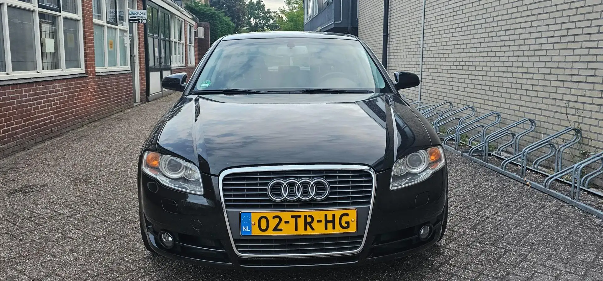 Audi A4 Limousine 2.0 TFSI quattro Pro Line Zwart - 2