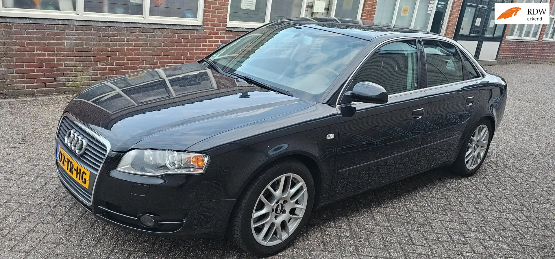Audi A4 Limousine 2.0 TFSI quattro Pro Line Zwart - 1