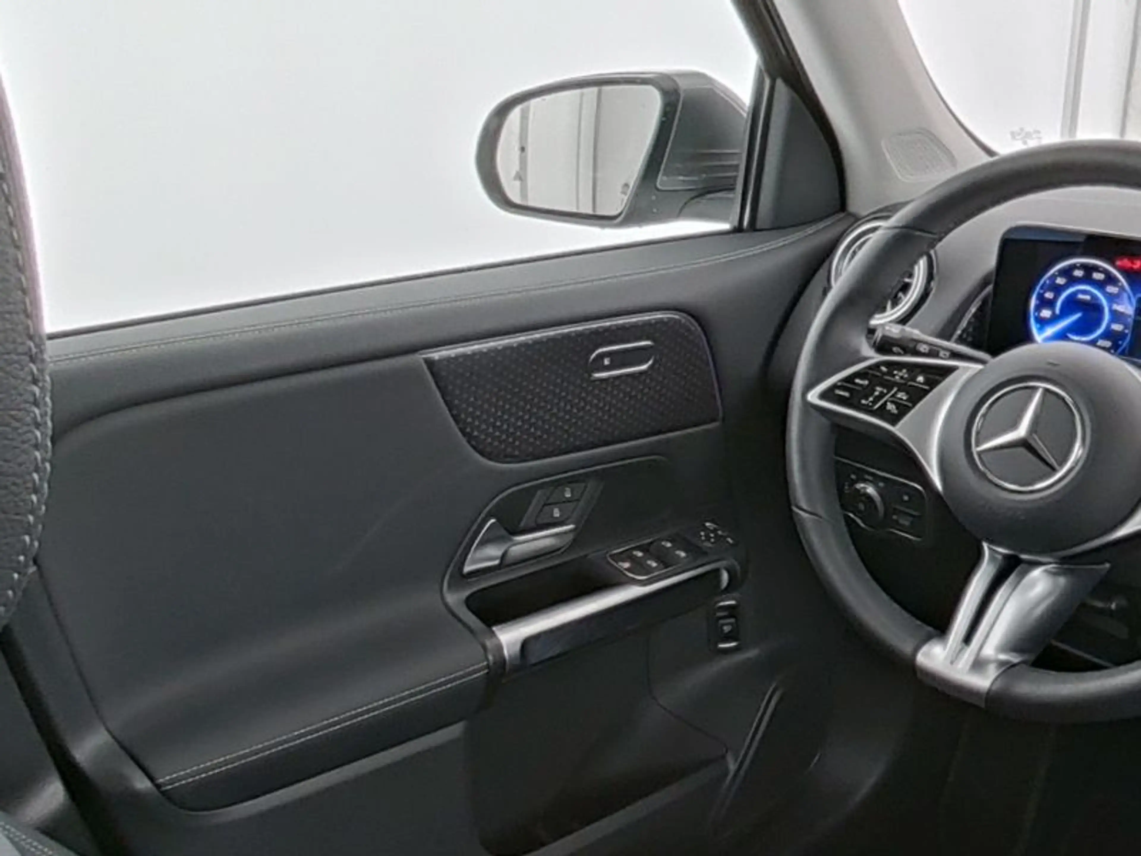 Mercedes-Benz EQB 250 + AHK*Distronic*2xKlima*360*AUT*Kam.*LED — photo 9
