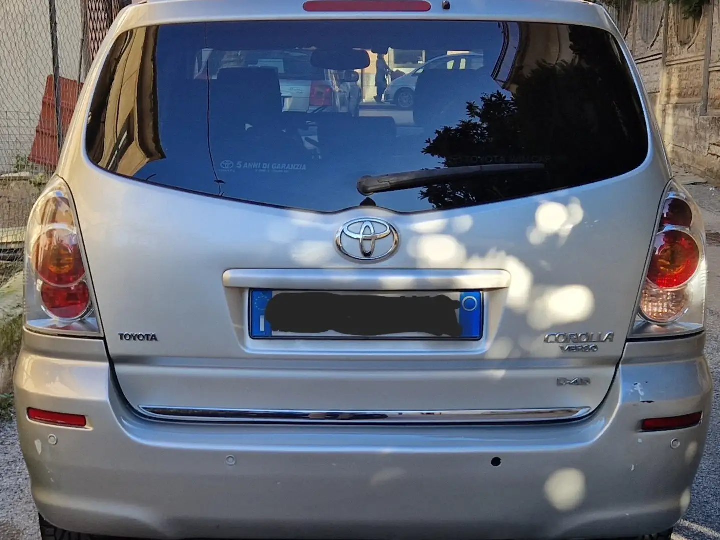 Toyota Corolla Verso Gris - 1