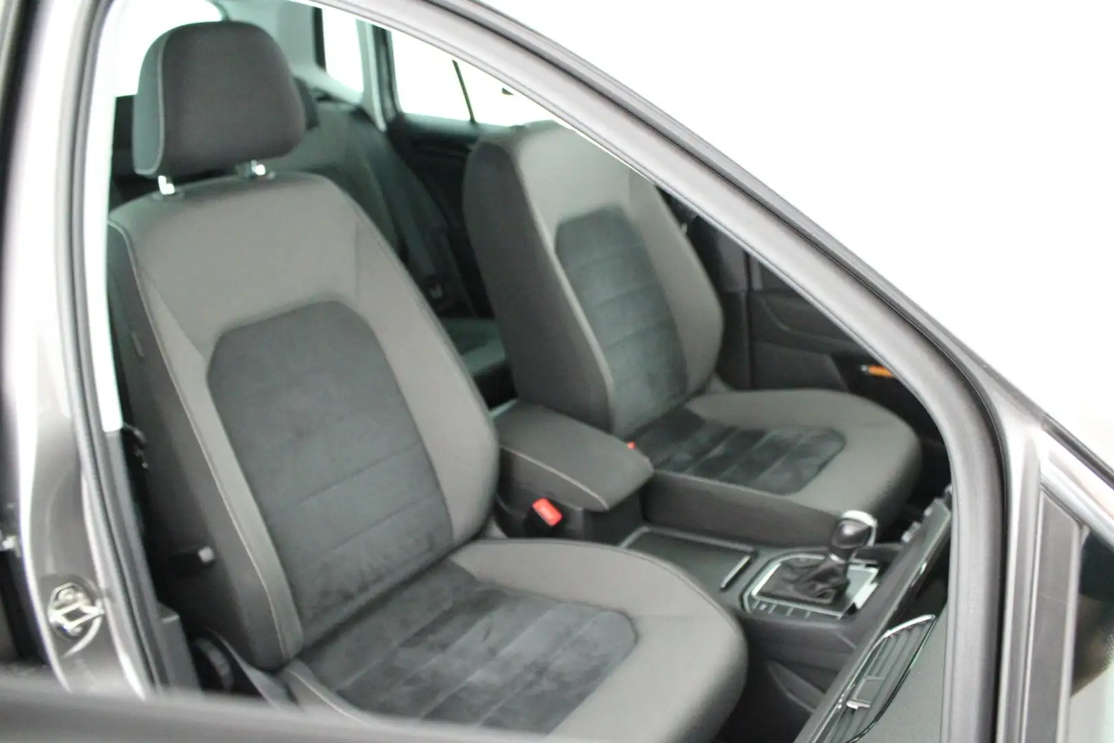 Volkswagen Golf Sportsvan 1.4 TSI 150pk DSG Highline Trekhaak Camera Navigat Grijs - 2