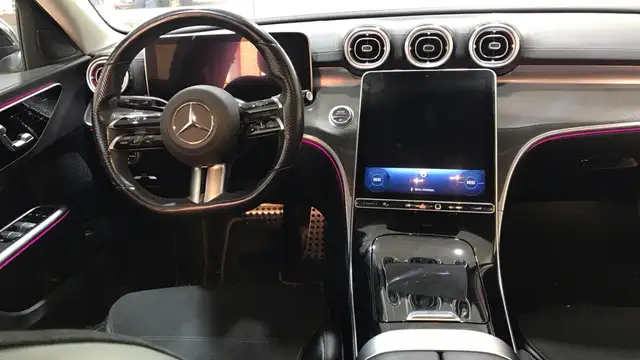 Mercedes-Benz C-Class view 8