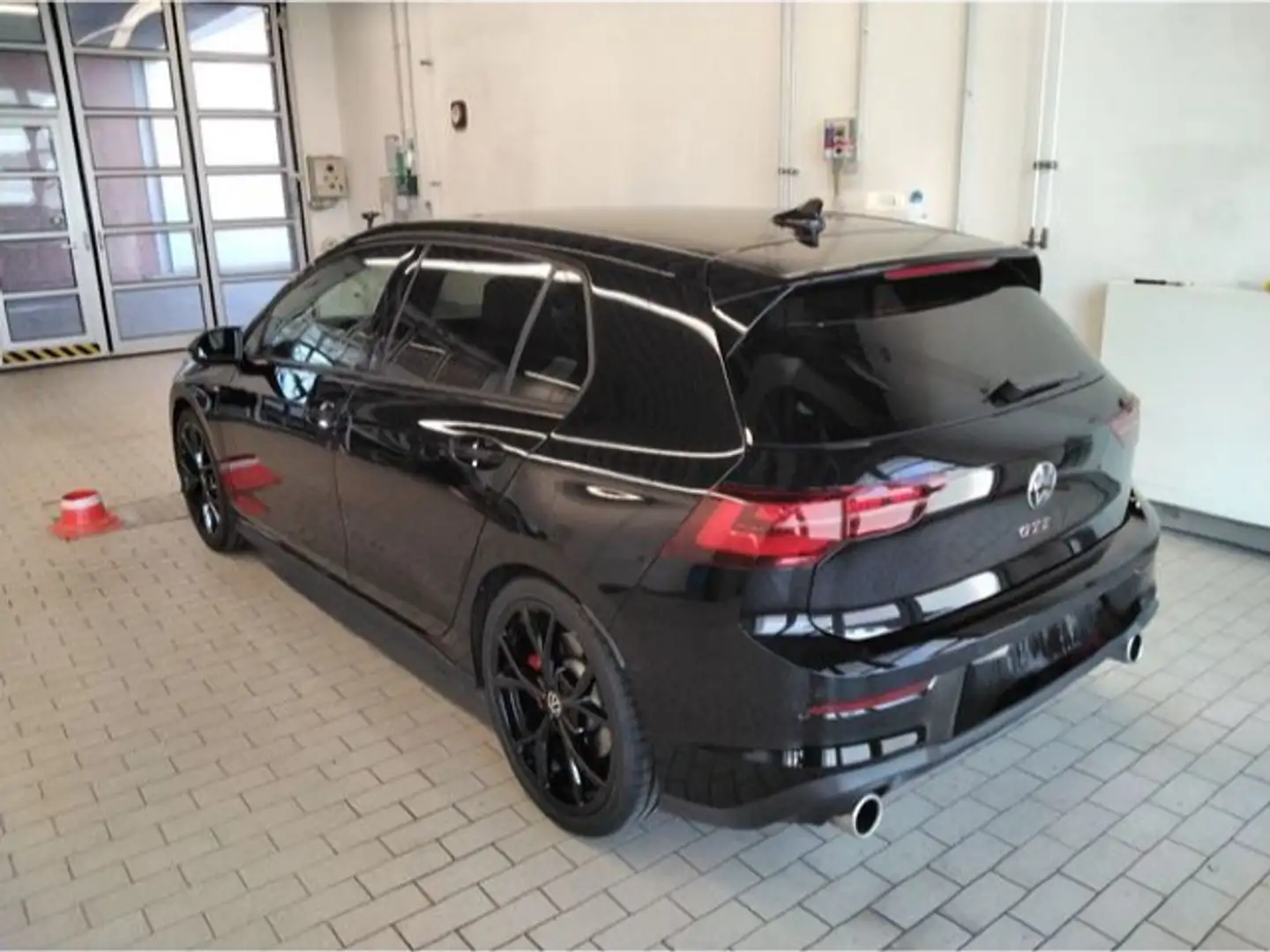 Volkswagen Golf GTI Golf VIII 2.0 TSI GTI DSG Navi IQ.Light SideAssi Schwarz - 2