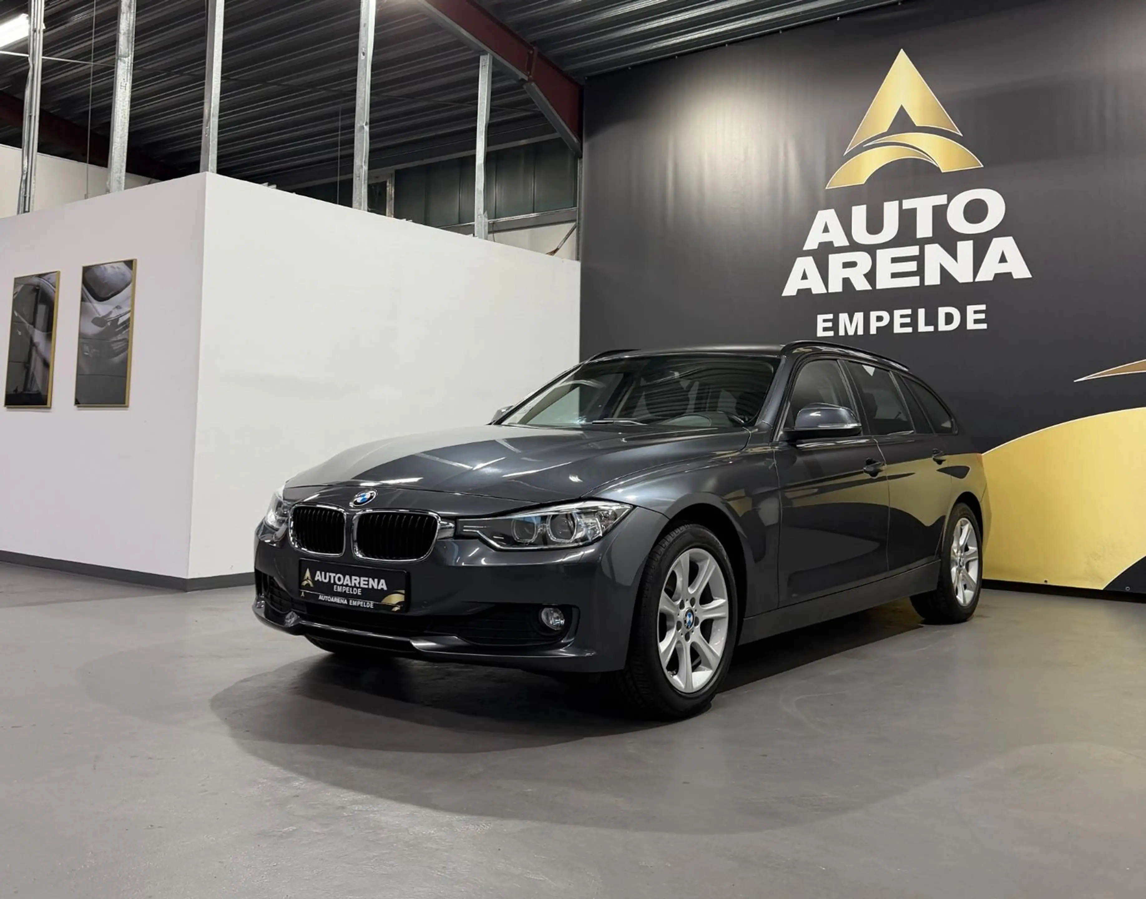 BMW 320 d Touring xDrive Temp.*AHK*Navi*Xenon*PDC*SHZ