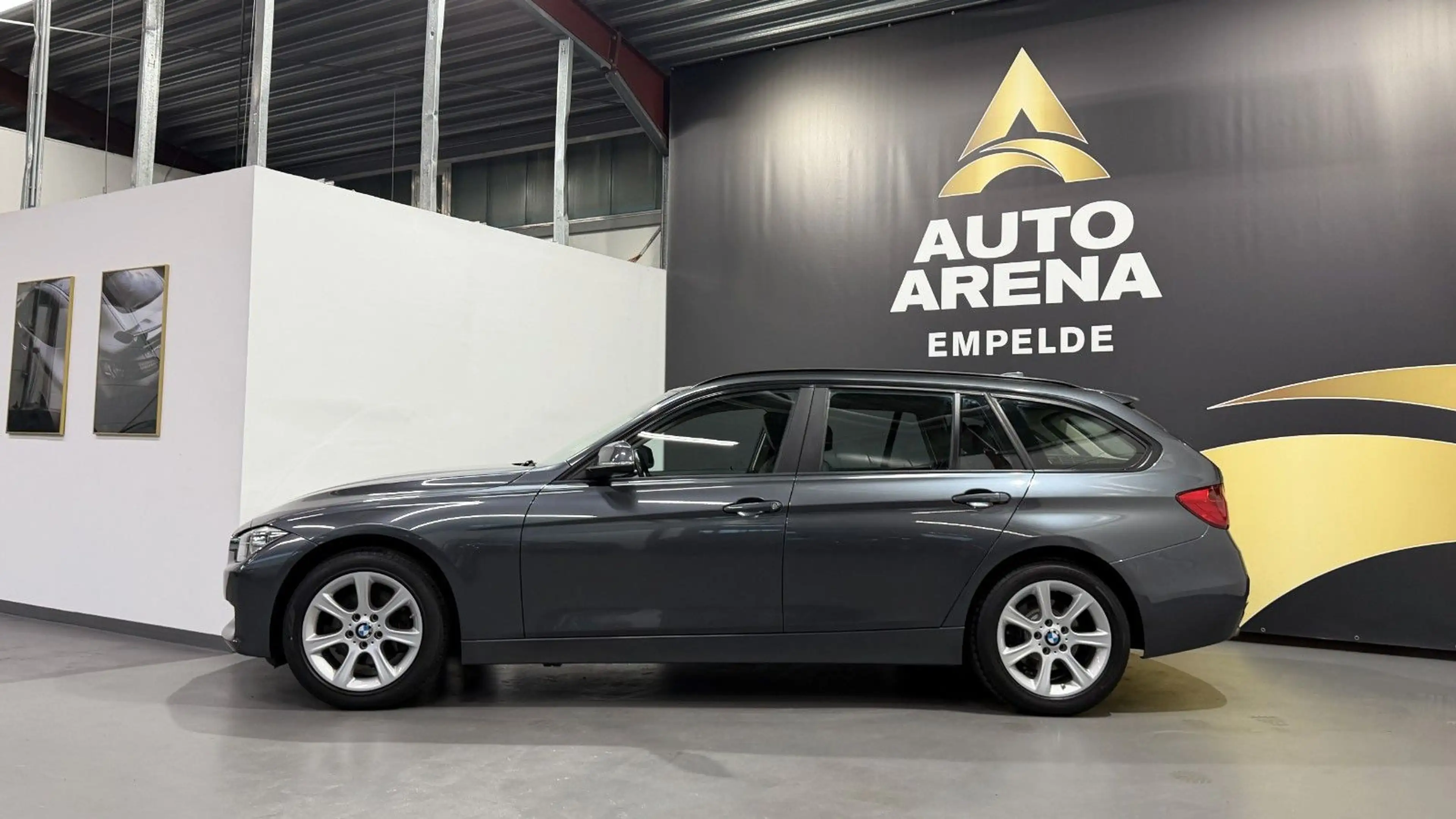 BMW 320 d Touring xDrive Temp.*AHK*Navi*Xenon*PDC*SHZ — photo 4