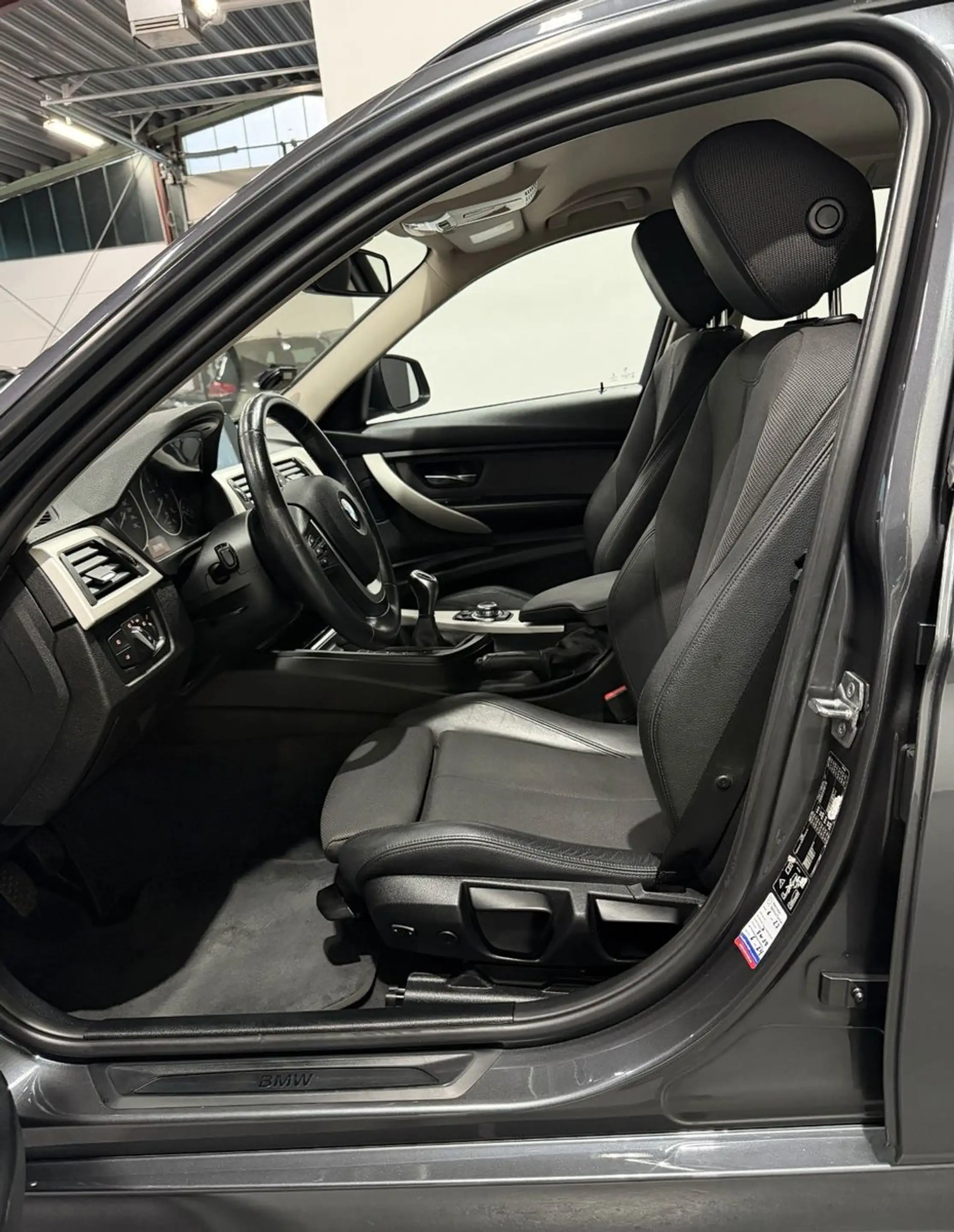 BMW 320 d Touring xDrive Temp.*AHK*Navi*Xenon*PDC*SHZ — photo 10