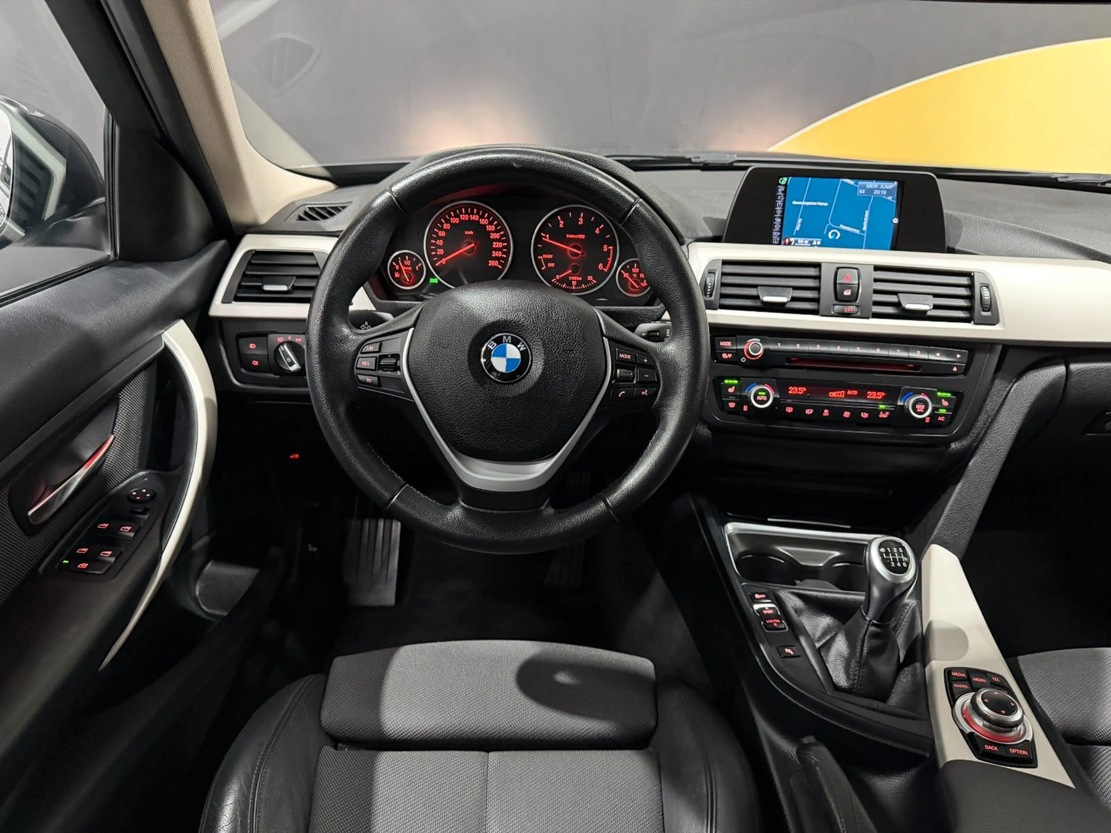 BMW 320 d Touring xDrive Temp.*AHK*Navi*Xenon*PDC*SHZ — photo 14