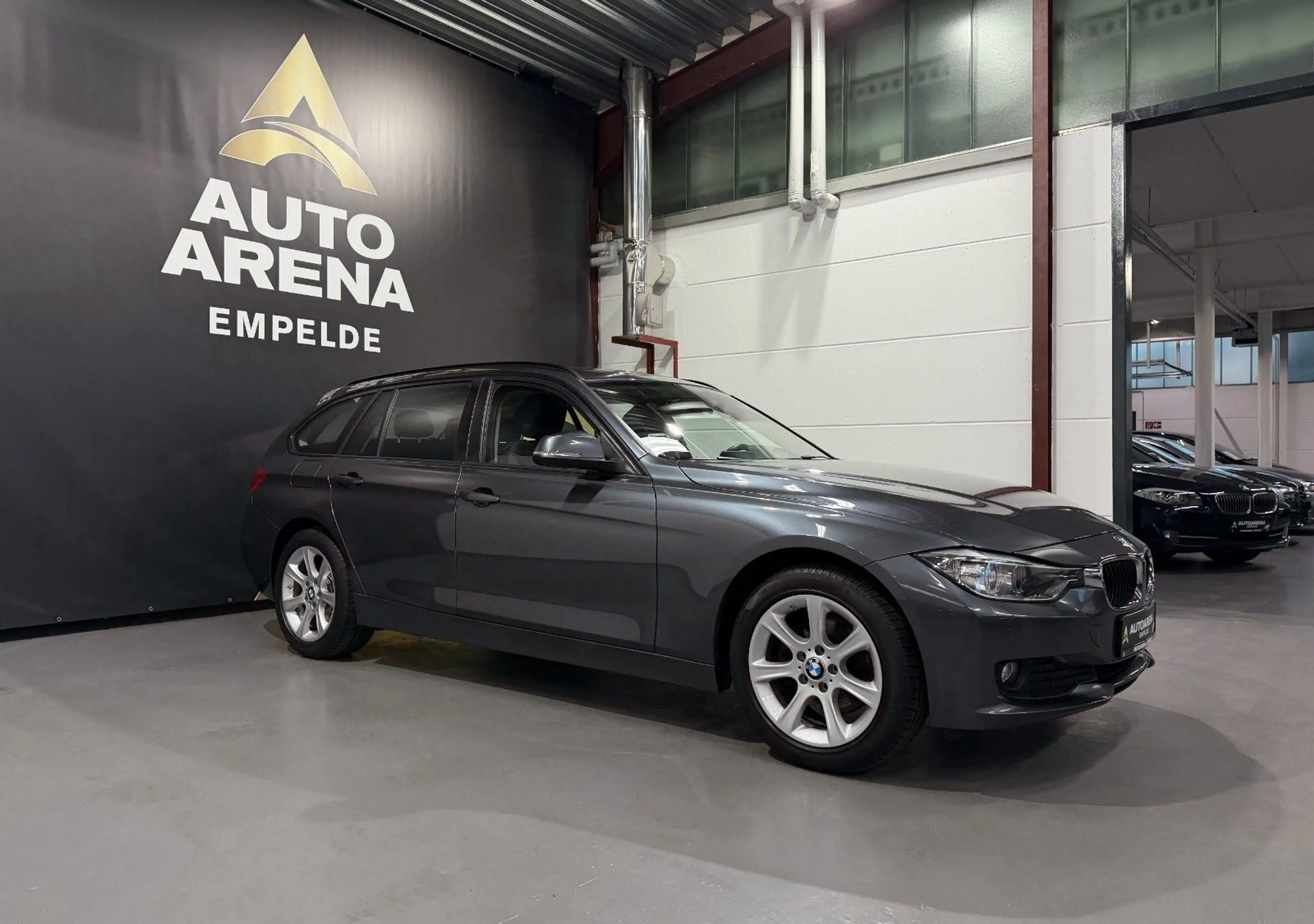 BMW 320 d Touring xDrive Temp.*AHK*Navi*Xenon*PDC*SHZ — photo 8