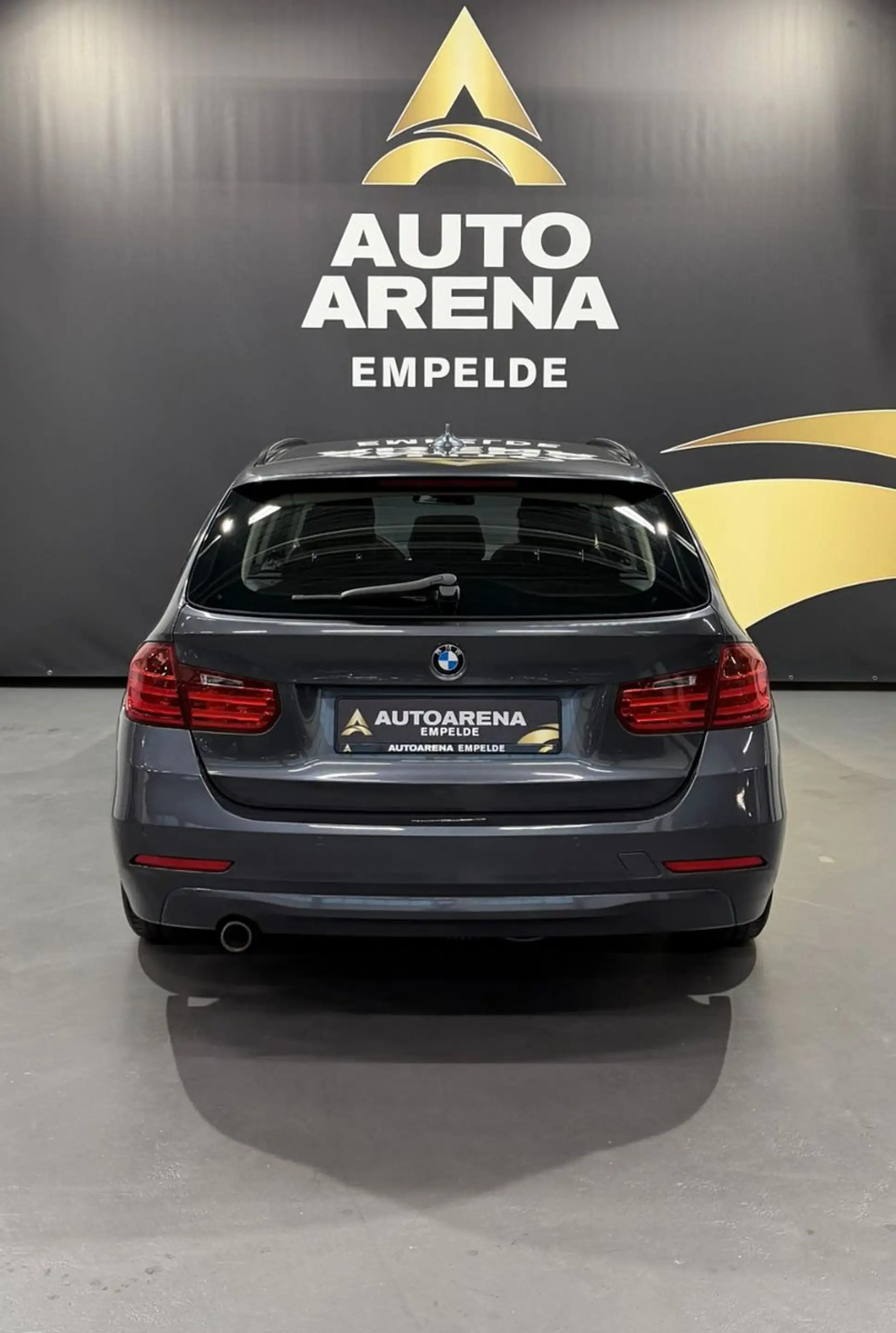 BMW 320 d Touring xDrive Temp.*AHK*Navi*Xenon*PDC*SHZ — photo 6