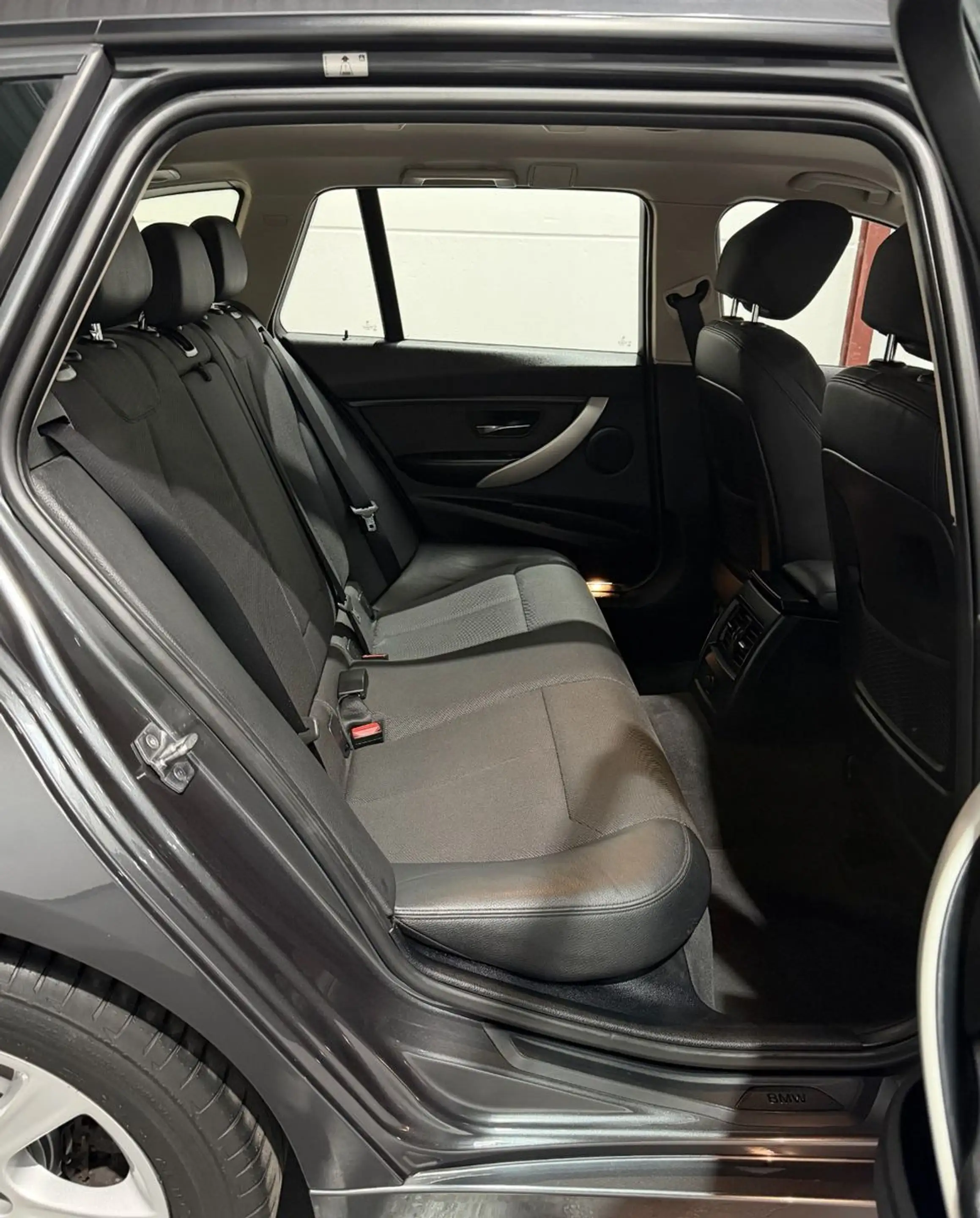 BMW 320 d Touring xDrive Temp.*AHK*Navi*Xenon*PDC*SHZ — photo 13