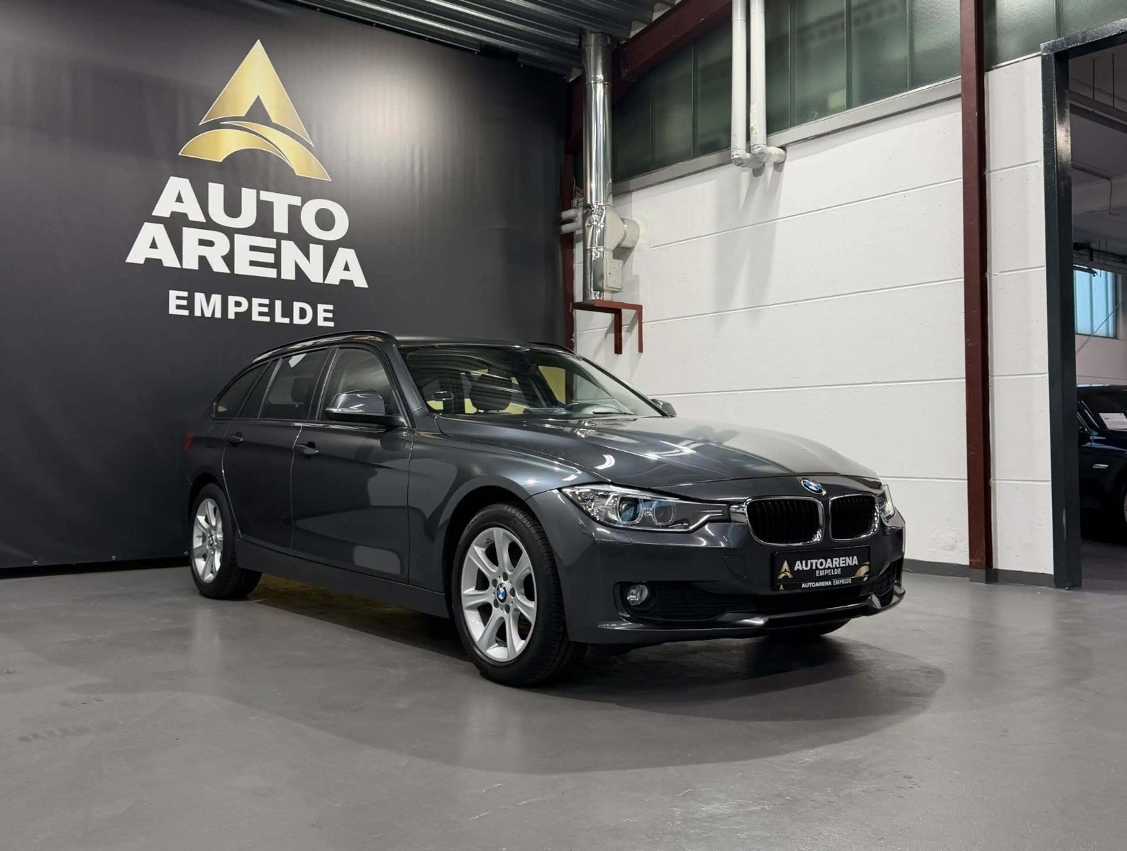 BMW 320 d Touring xDrive Temp.*AHK*Navi*Xenon*PDC*SHZ — photo 3