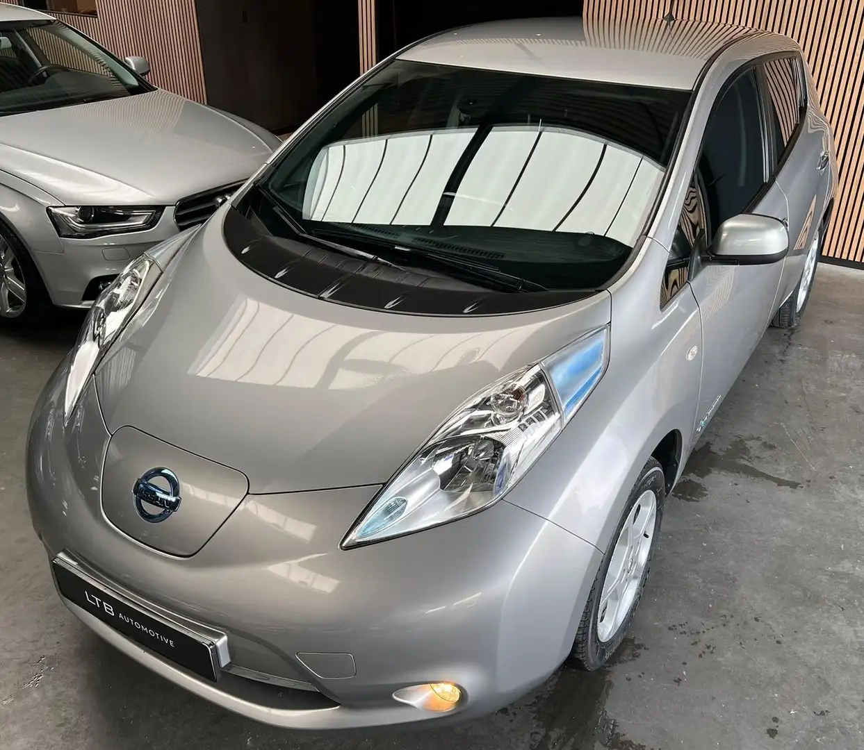 Nissan Leaf Acenta 30 kWh | Camera | Keyless | Cruise | Airco Gris - 2